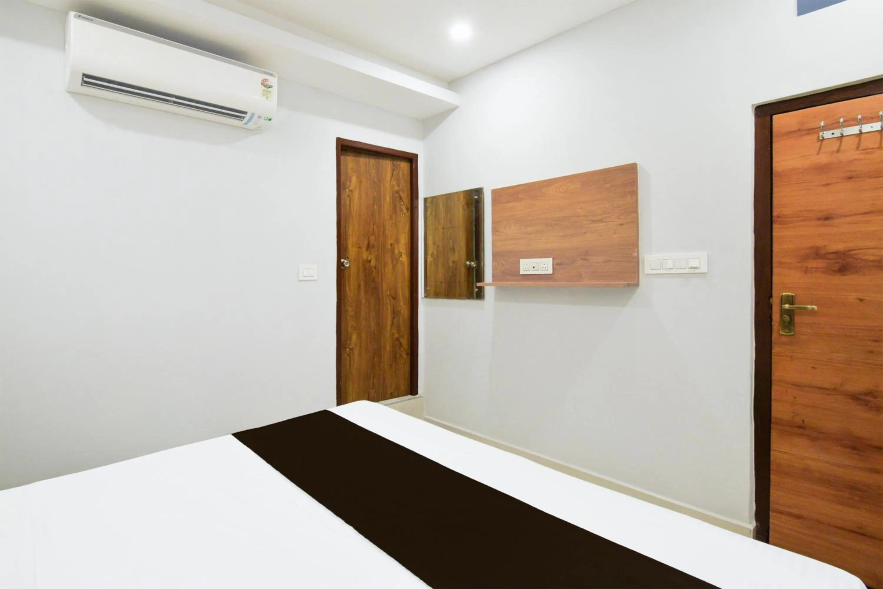 Bedroom, Bed in Hotel O Vaishnavi Residency