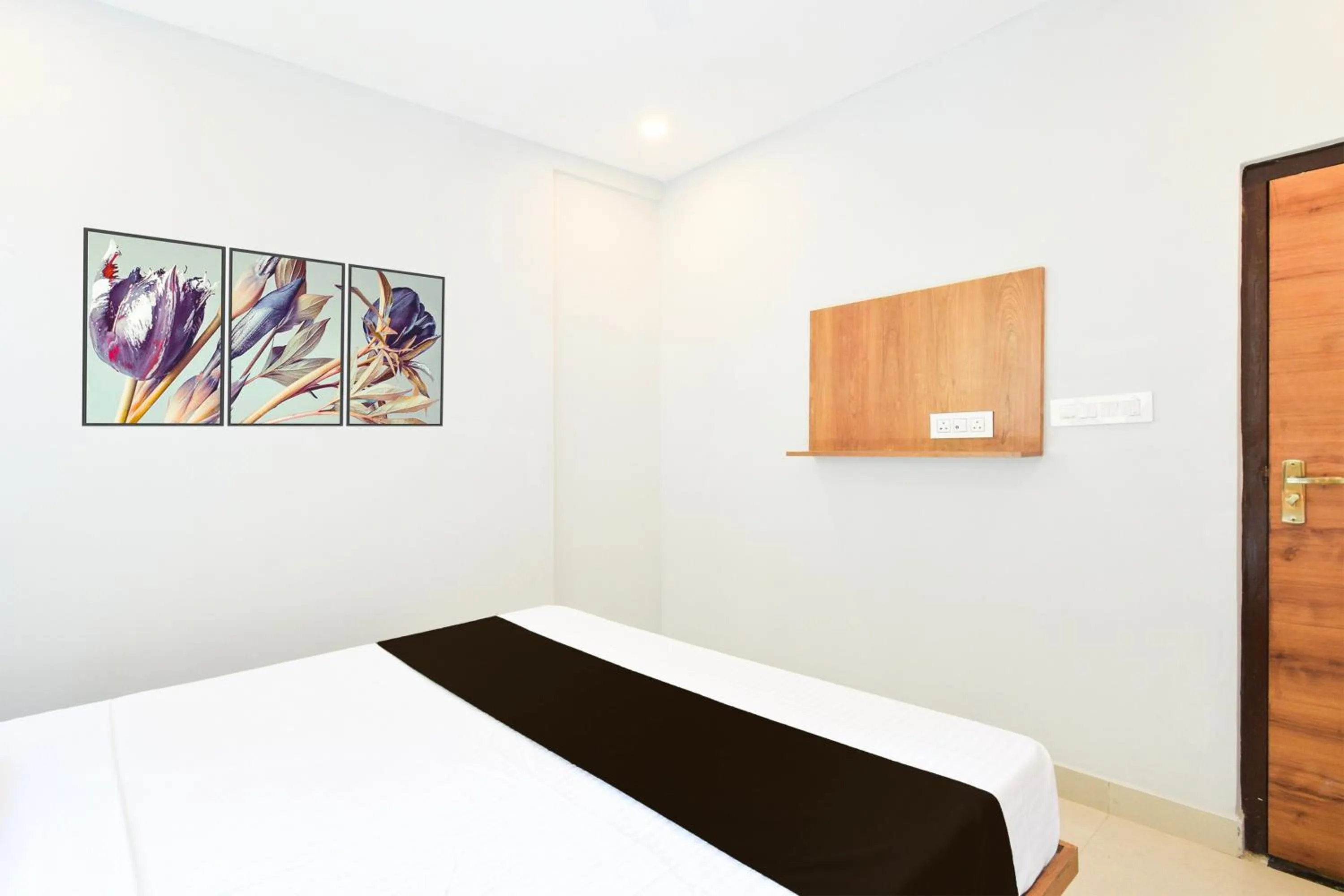 Bedroom, Bed in Hotel O Vaishnavi Residency