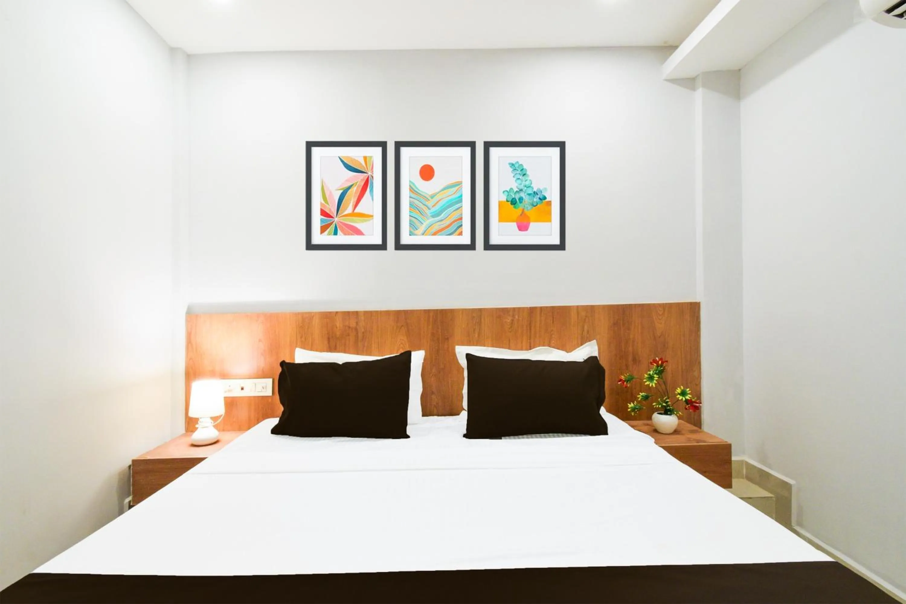 Bedroom, Bed in Hotel O Vaishnavi Residency