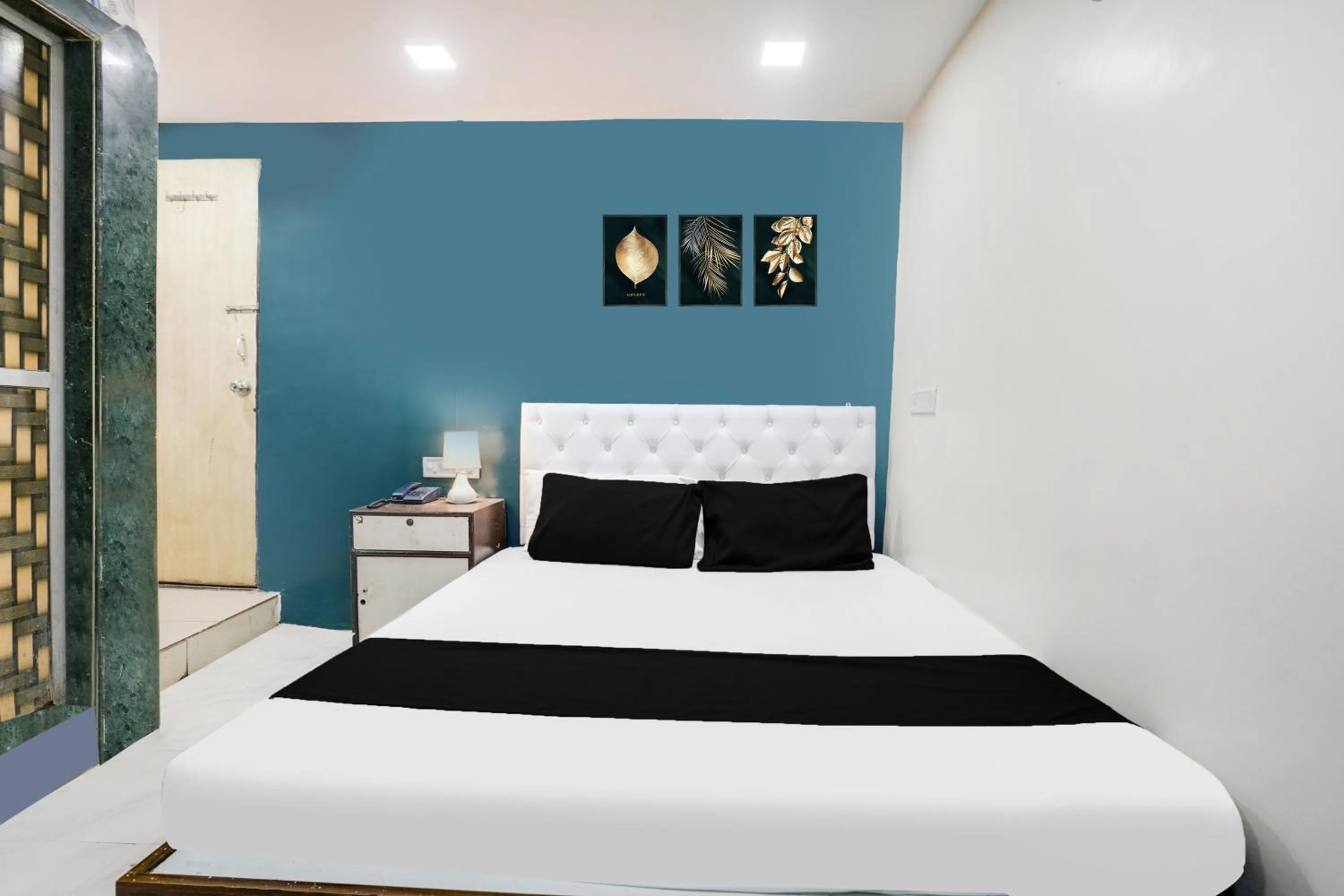 Bedroom, Bed in Hotel O Om Sai Palace