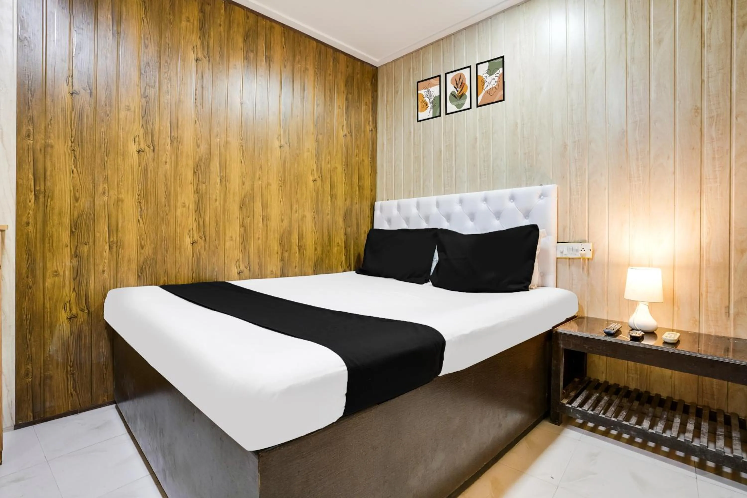 Bedroom, Bed in Hotel O Om Sai Palace