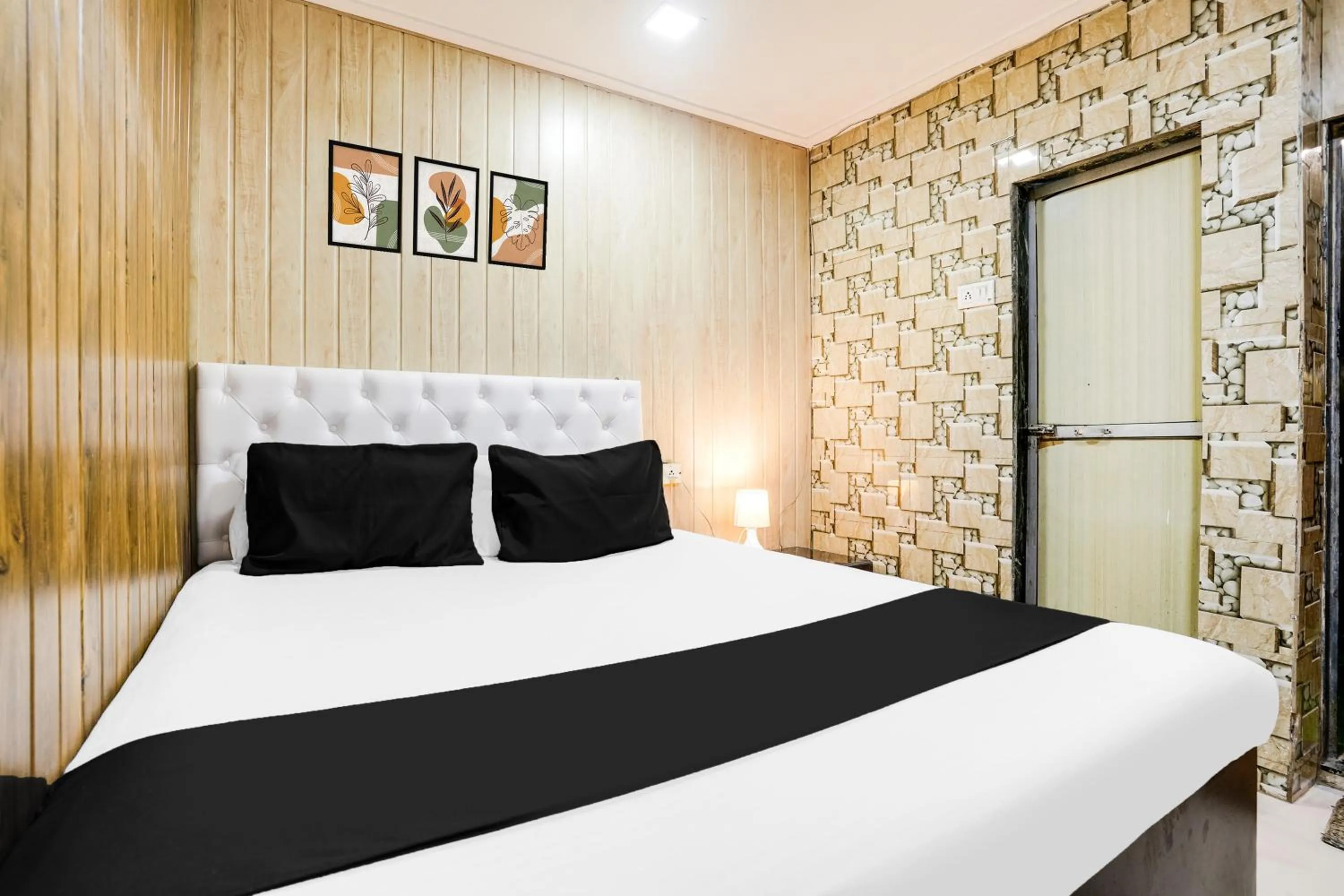 Bedroom, Bed in Hotel O Om Sai Palace