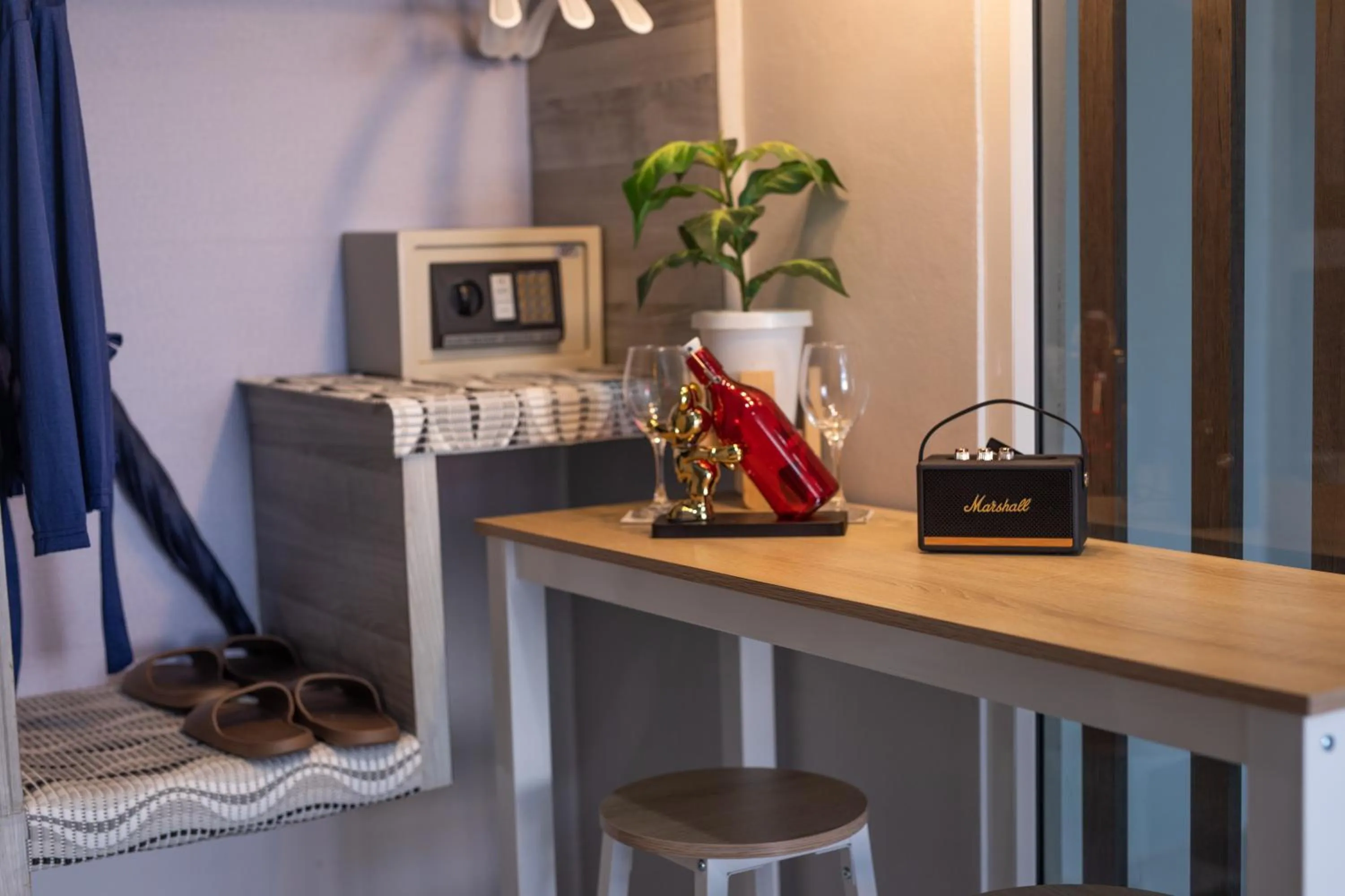 Decorative detail in Best Time Pool Suites