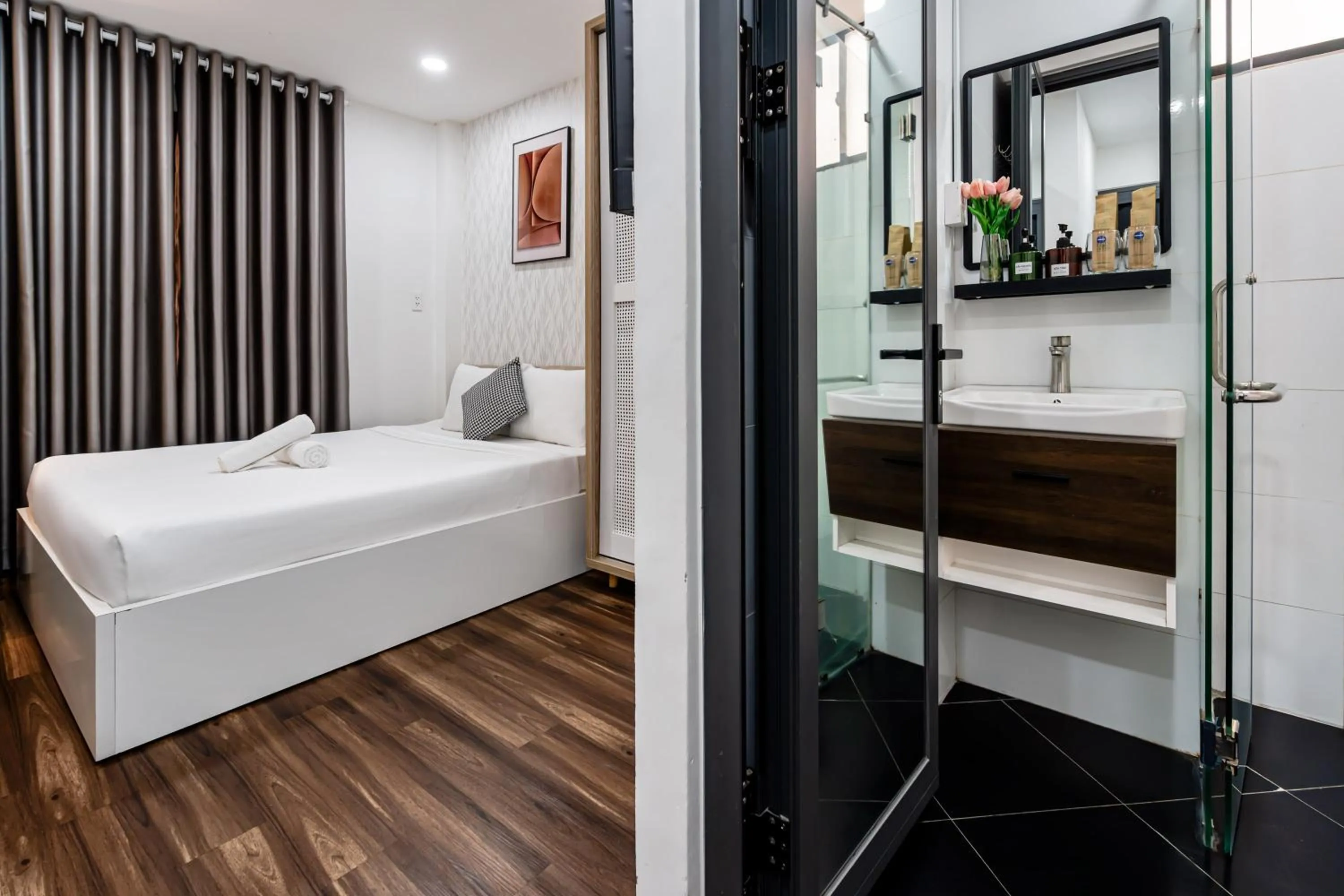 Photo of the whole room, Bed in Lotus Lalala Inn Hotel