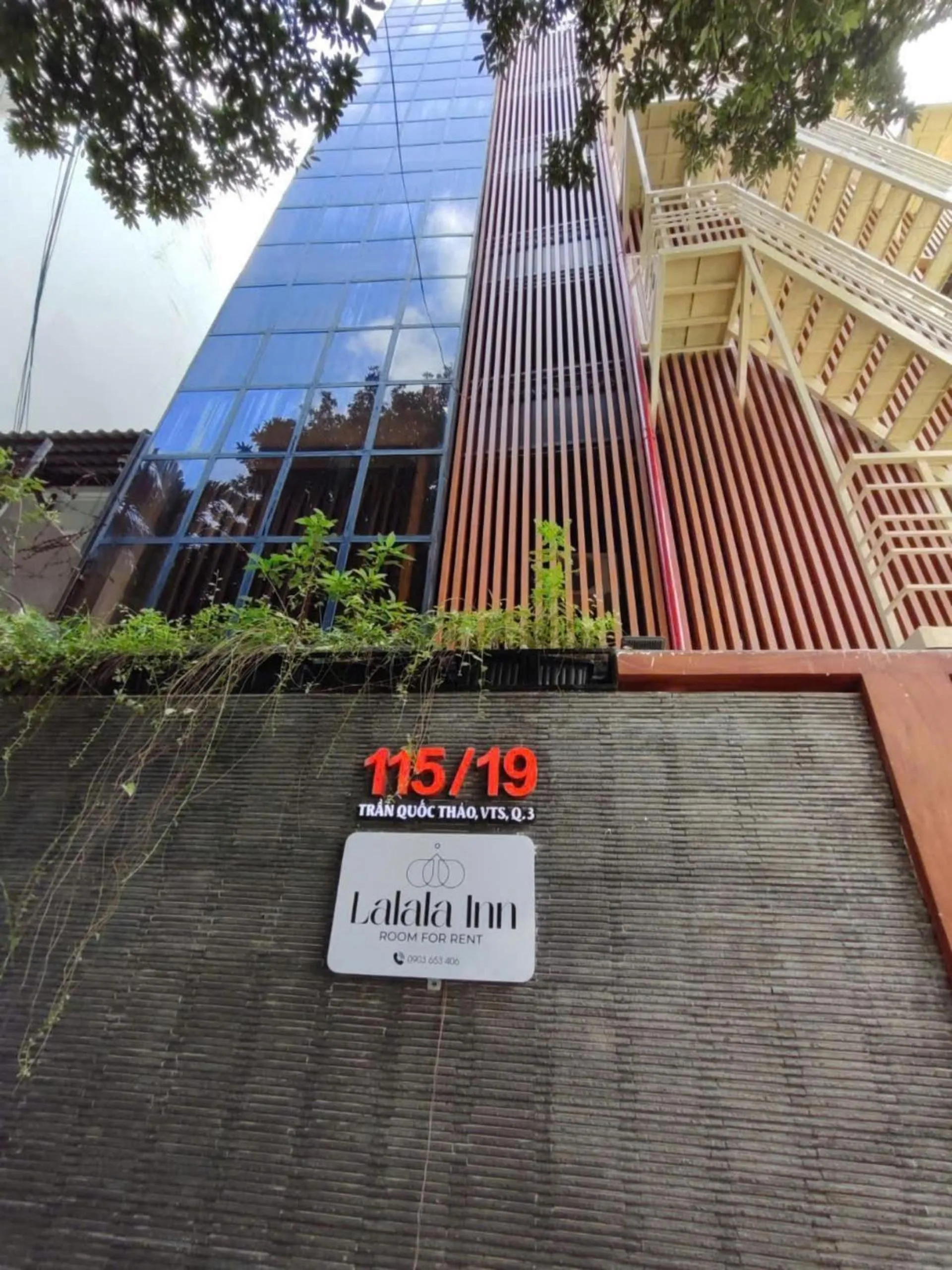 Facade/entrance in Lotus Lalala Inn Hotel