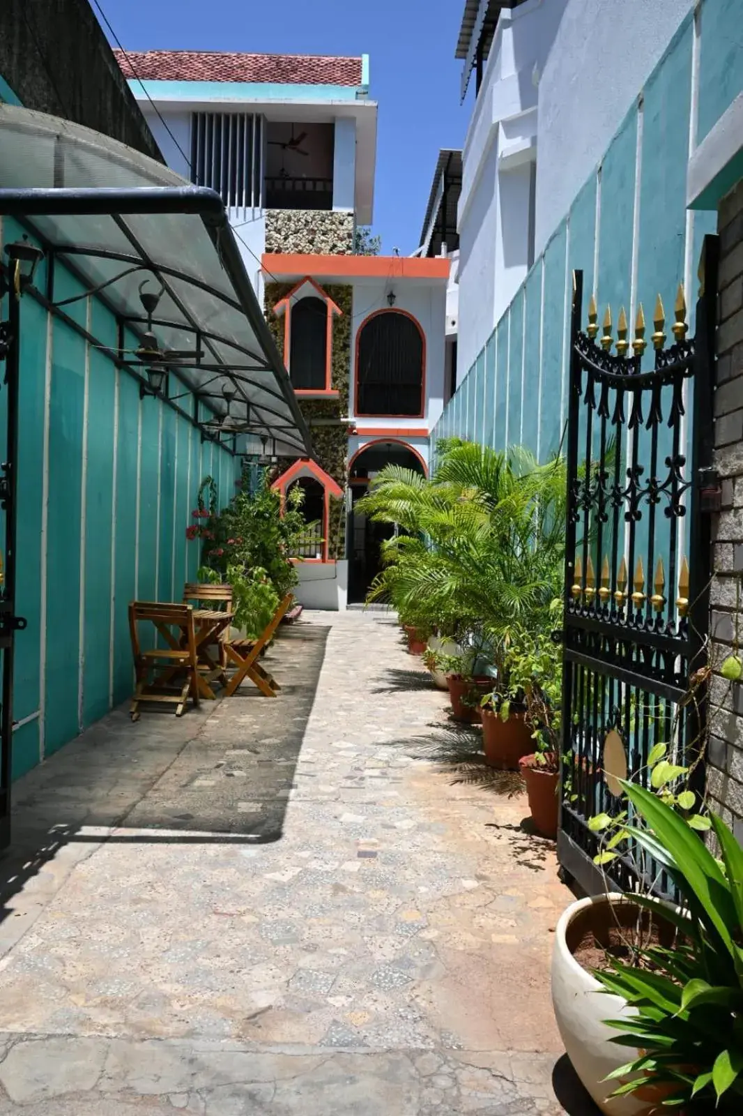 Property building in Prakash Residence - White Town Property building in Prakash Residence - White Town