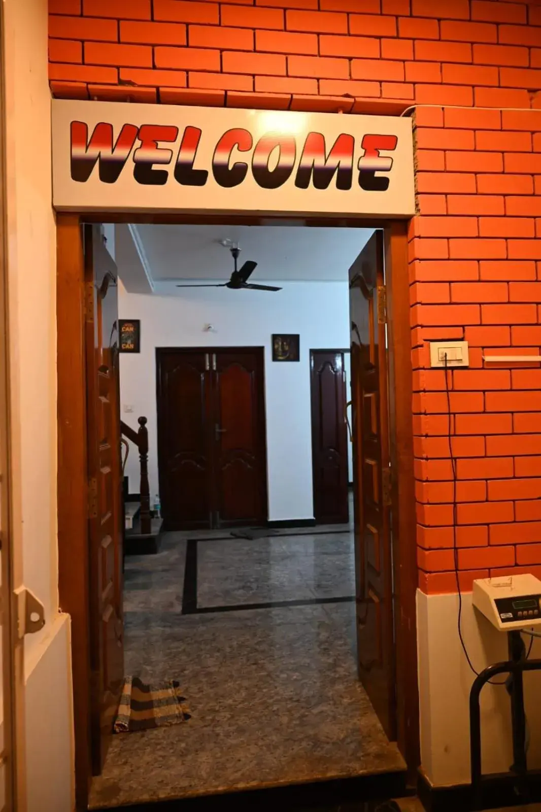 Facade/entrance in Prakash Residence - White Town Facade/entrance in Prakash Residence - White Town