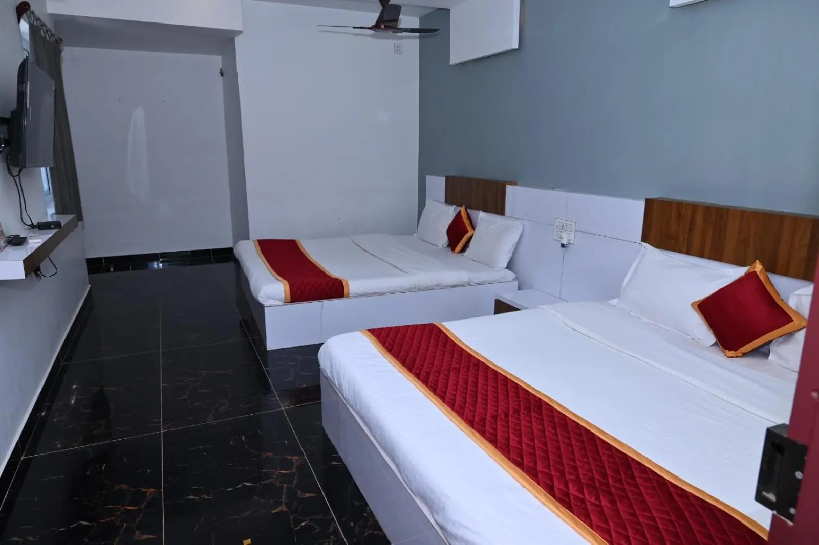 Bedroom, Bed in Prakash Residence - White Town