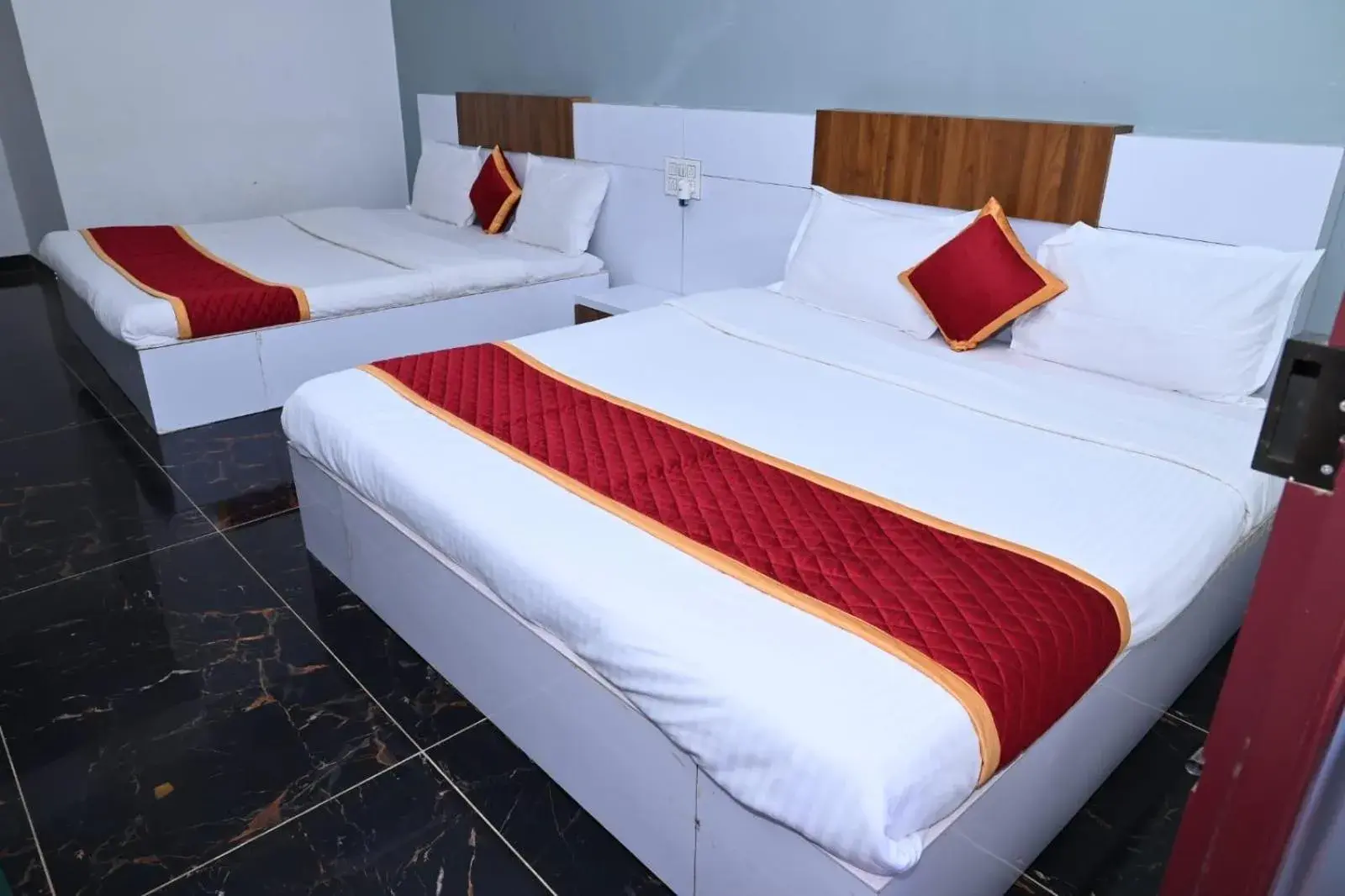 Quadruple Room in Prakash Residence - White Town Quadruple Room in Prakash Residence - White Town