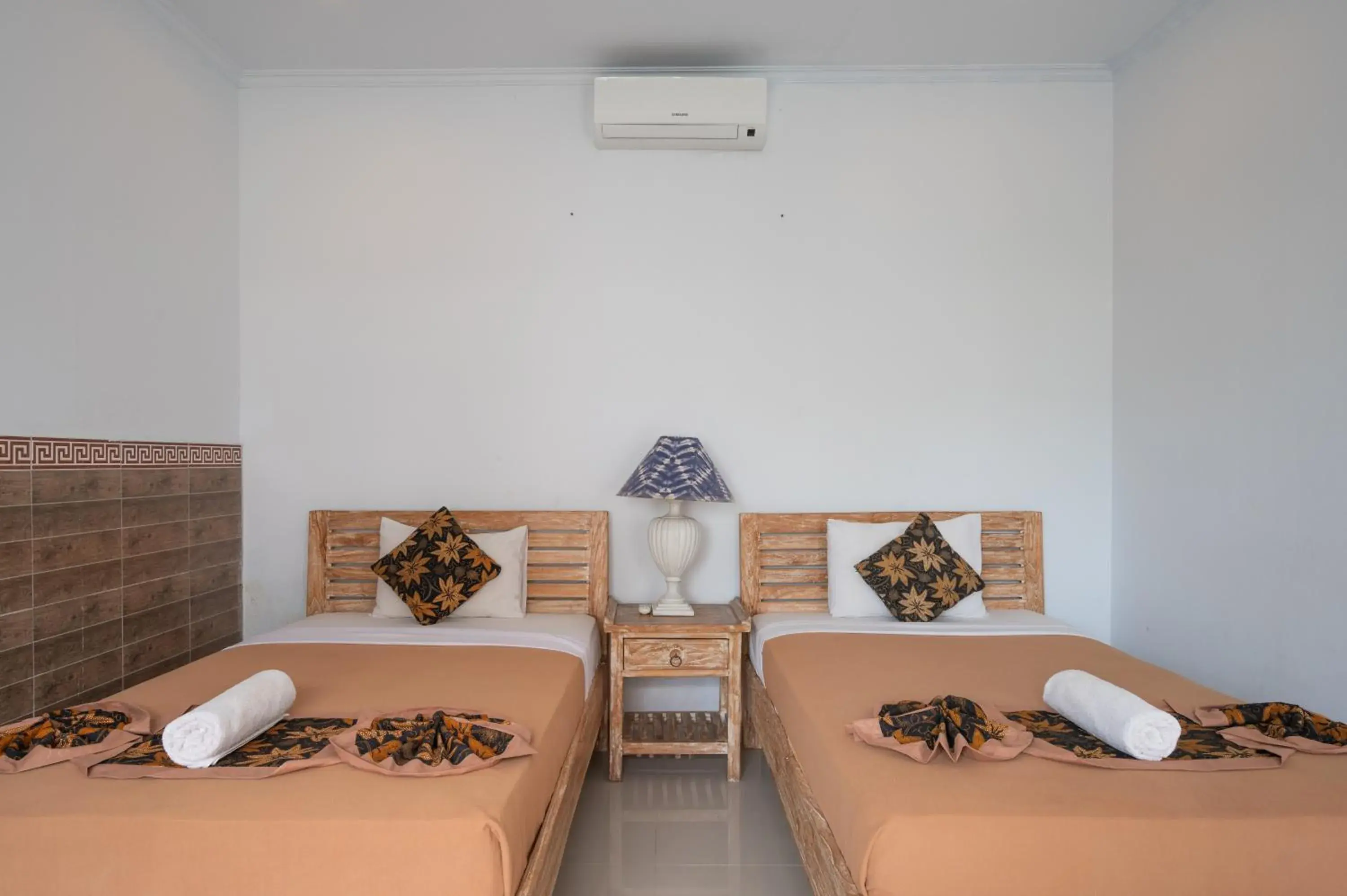Deluxe Twin Room in Agung Homestay Canggu Mitra RedDoorz Deluxe Twin Room in Agung Homestay Canggu Mitra RedDoorz