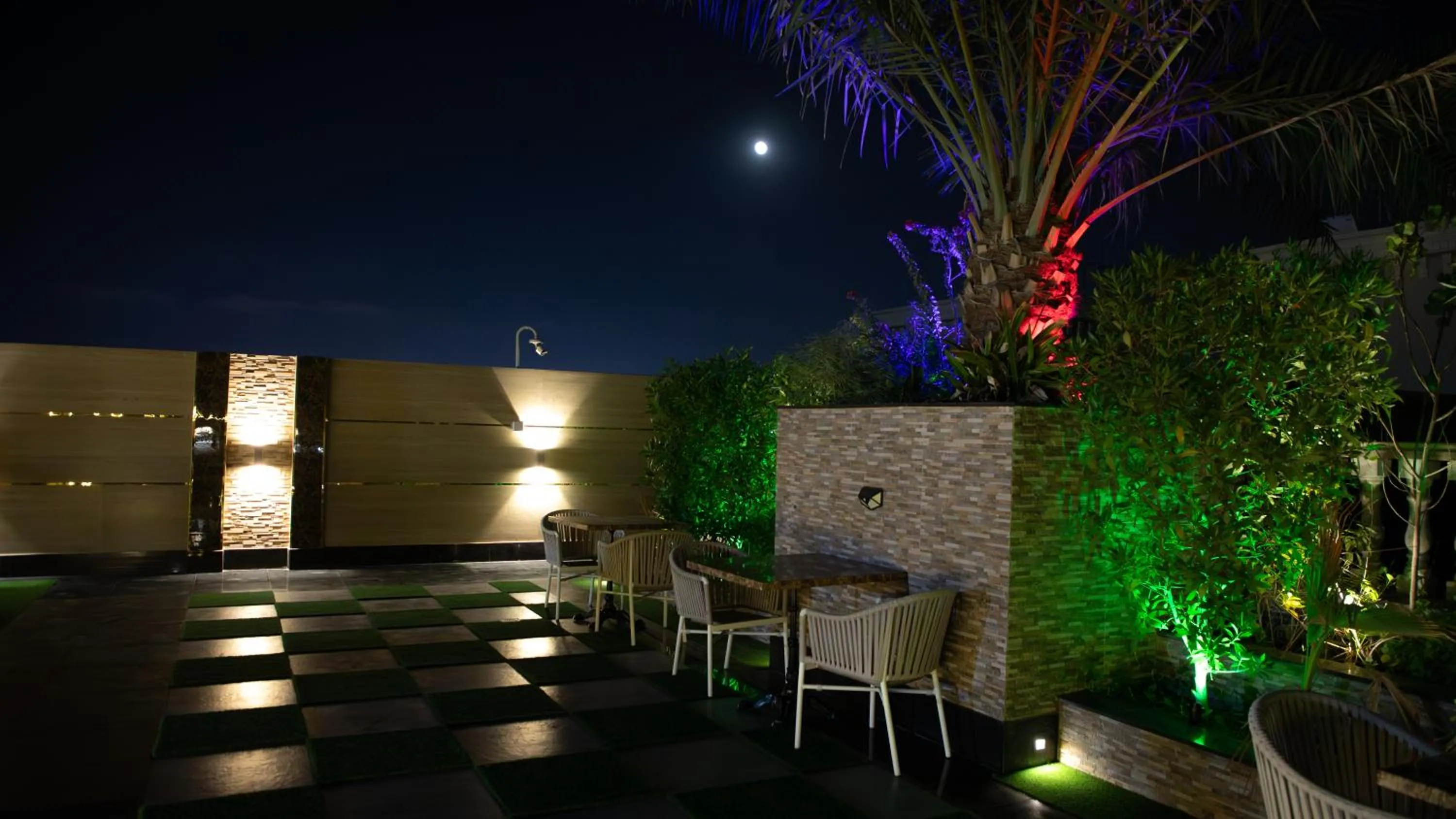 Swimming pool in La Zona Continental Hotel