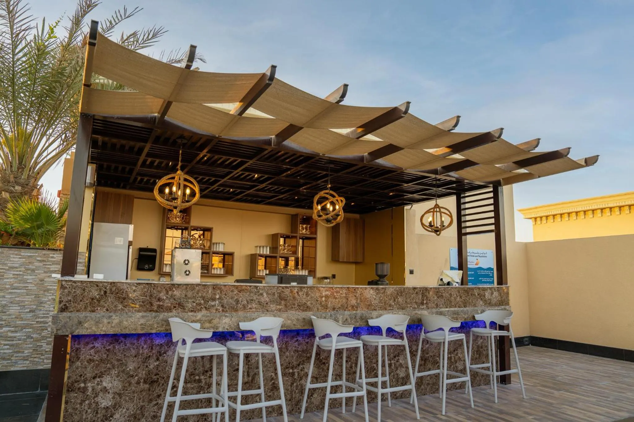 Restaurant/places to eat in La Zona Continental Hotel