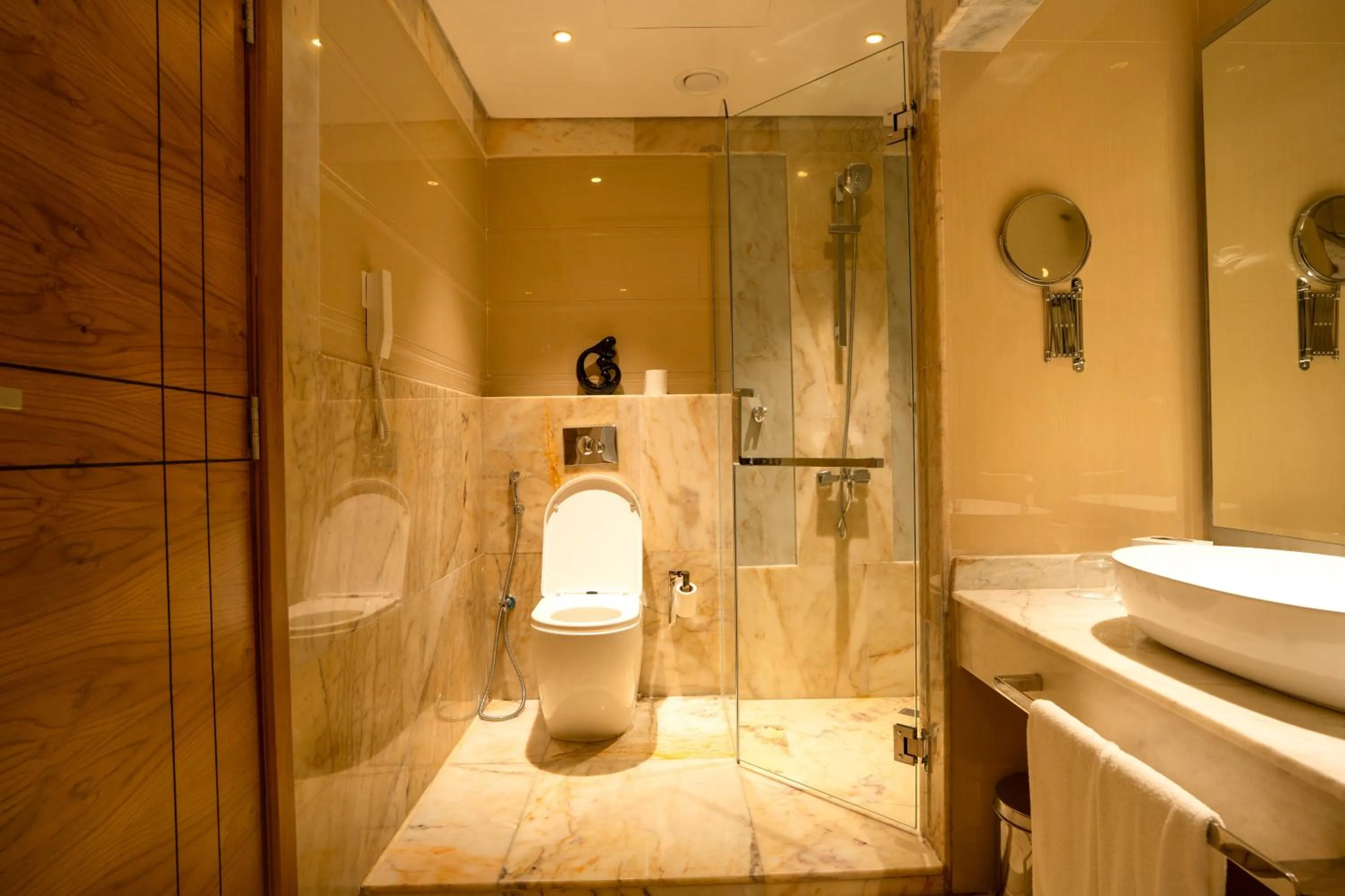 Toilet in La Zona Continental Hotel