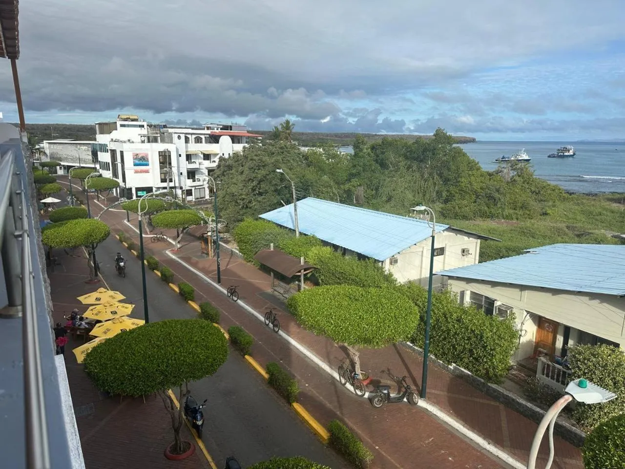 Galapagos Apartments - Bay View House