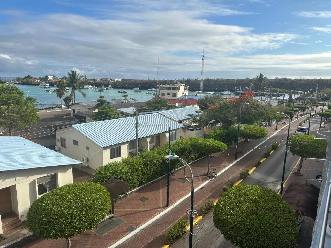 Galapagos Apartments - Bay View House