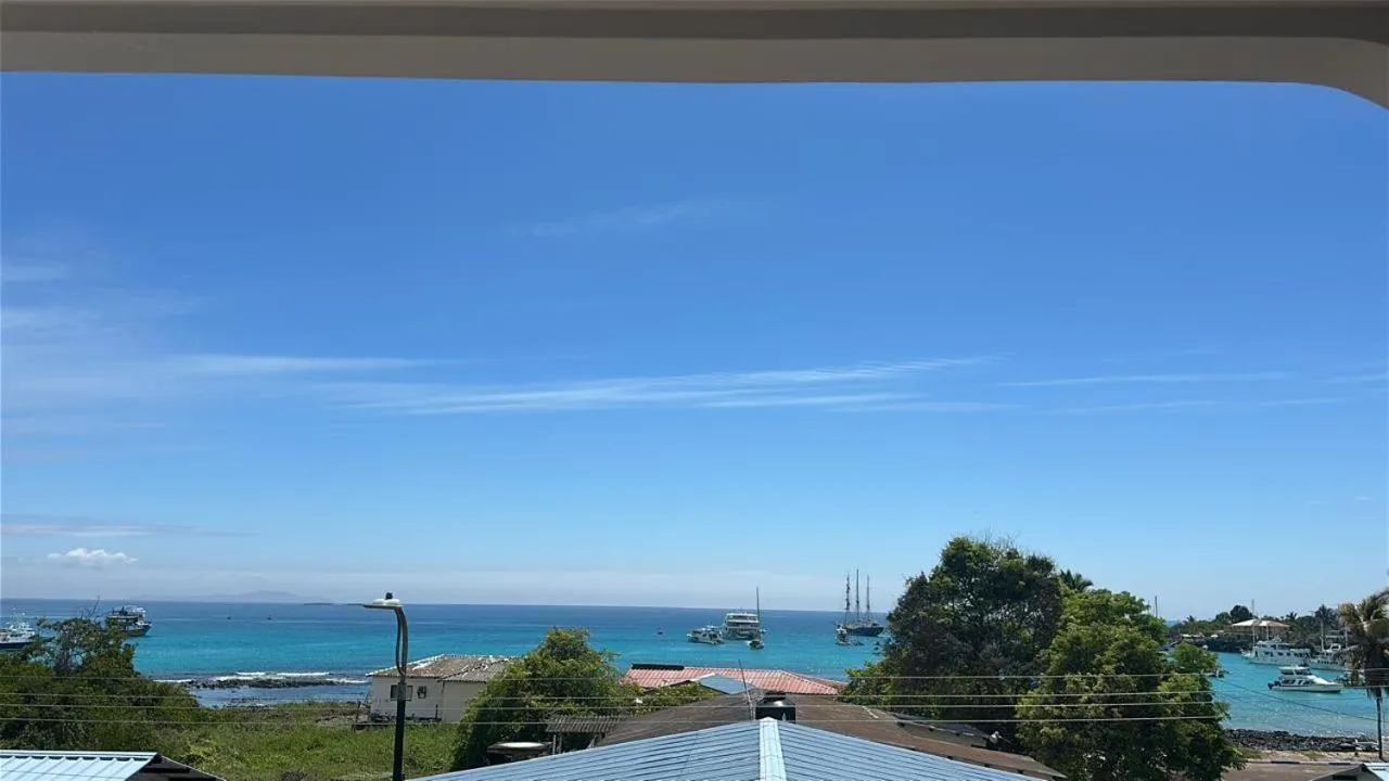 Galapagos Apartments - Bay View House