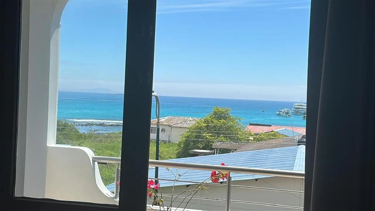 Galapagos Apartments - Bay View House