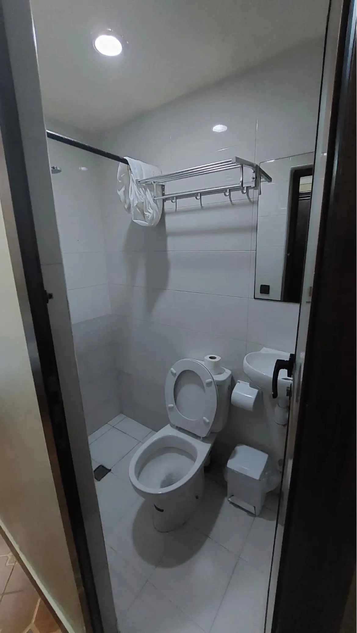 Toilet in Hotel Maram