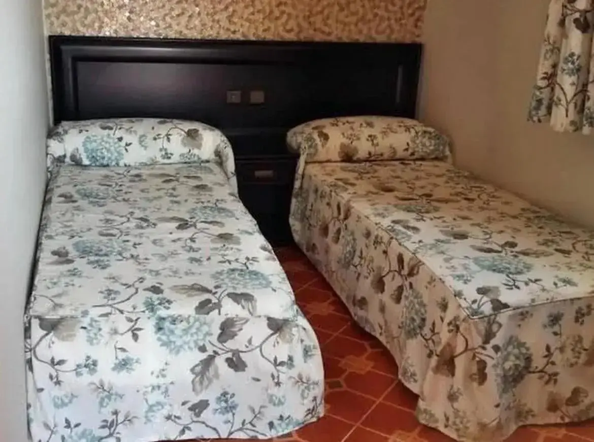 Classic Double Room with Shower and Toilet in Hotel Maram Classic Double Room with Shower and Toilet in Hotel Maram