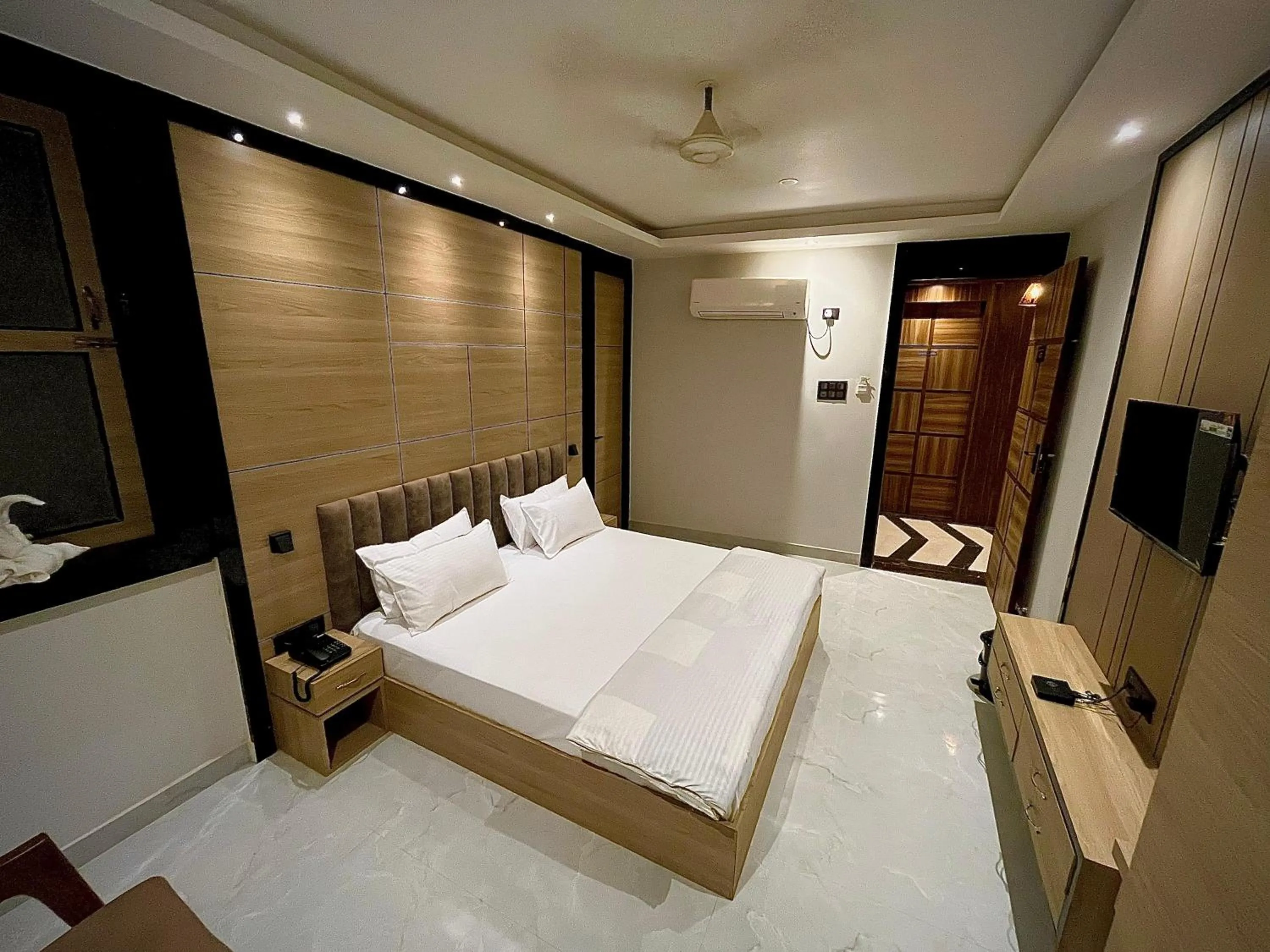 Bed in Hotel Lata Continental