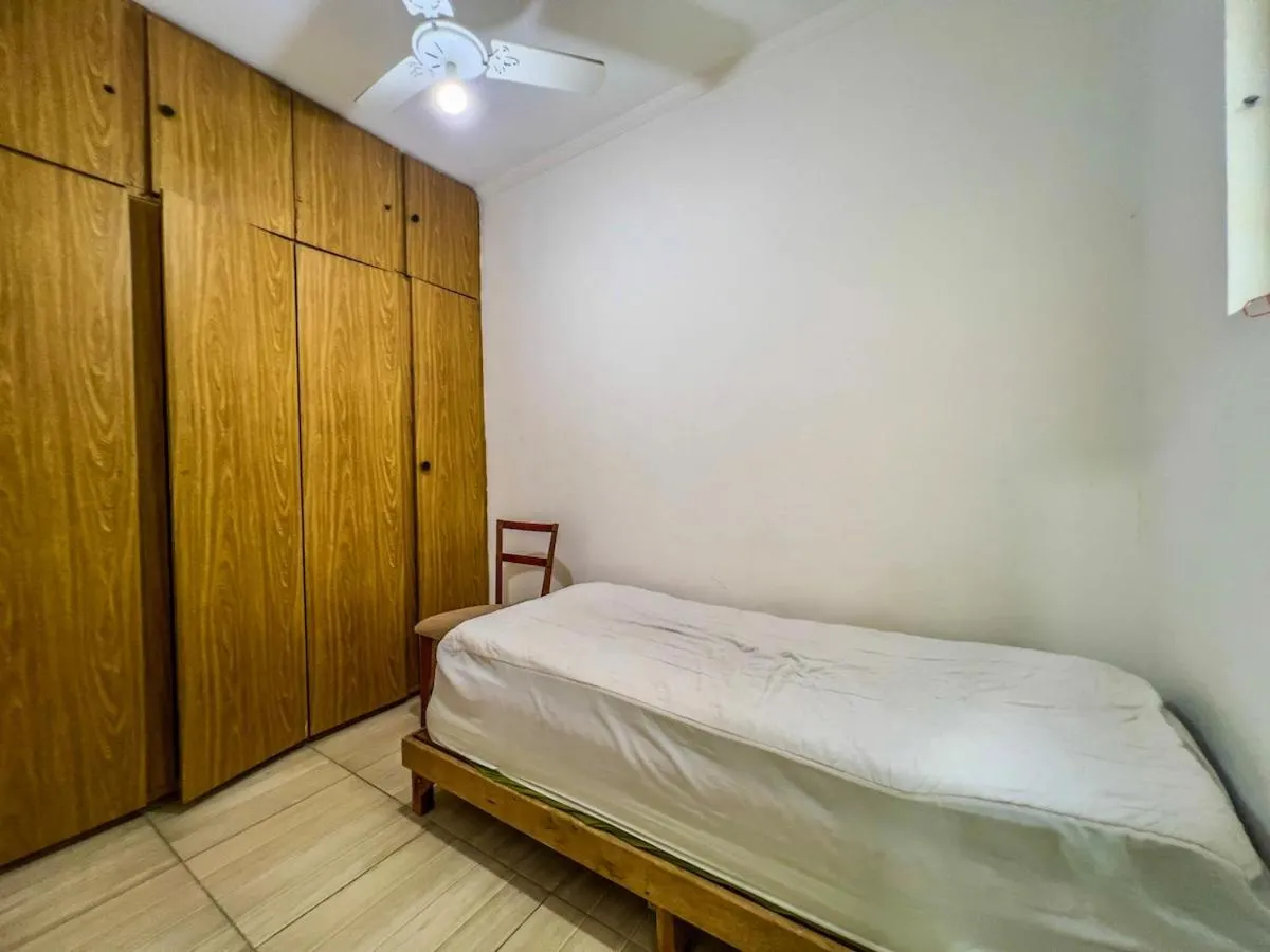 Bed in R15 · 2 quadras da praia R15