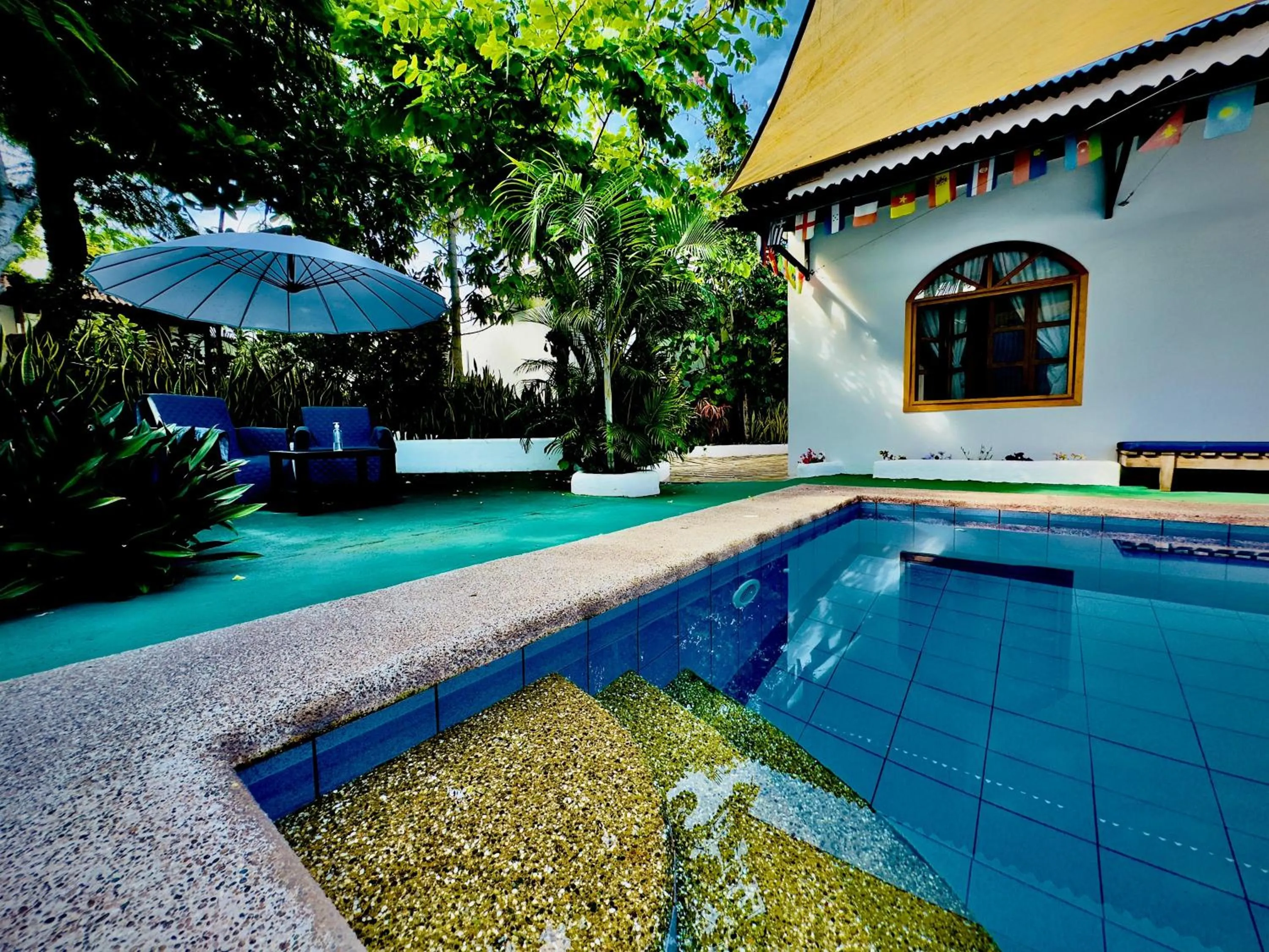 Garden in The Galapagos Pearl B&B