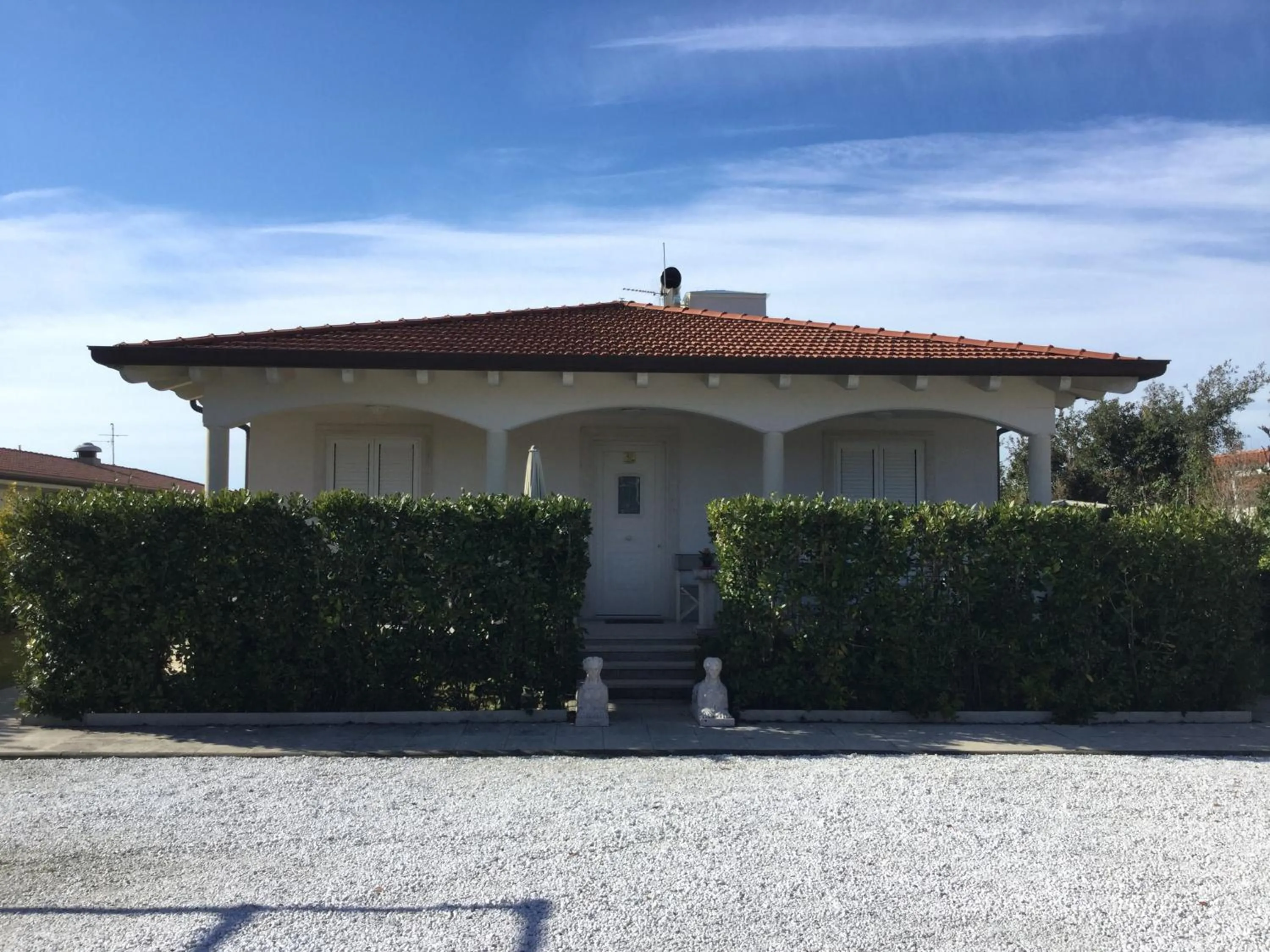 Property building in Danio beach house