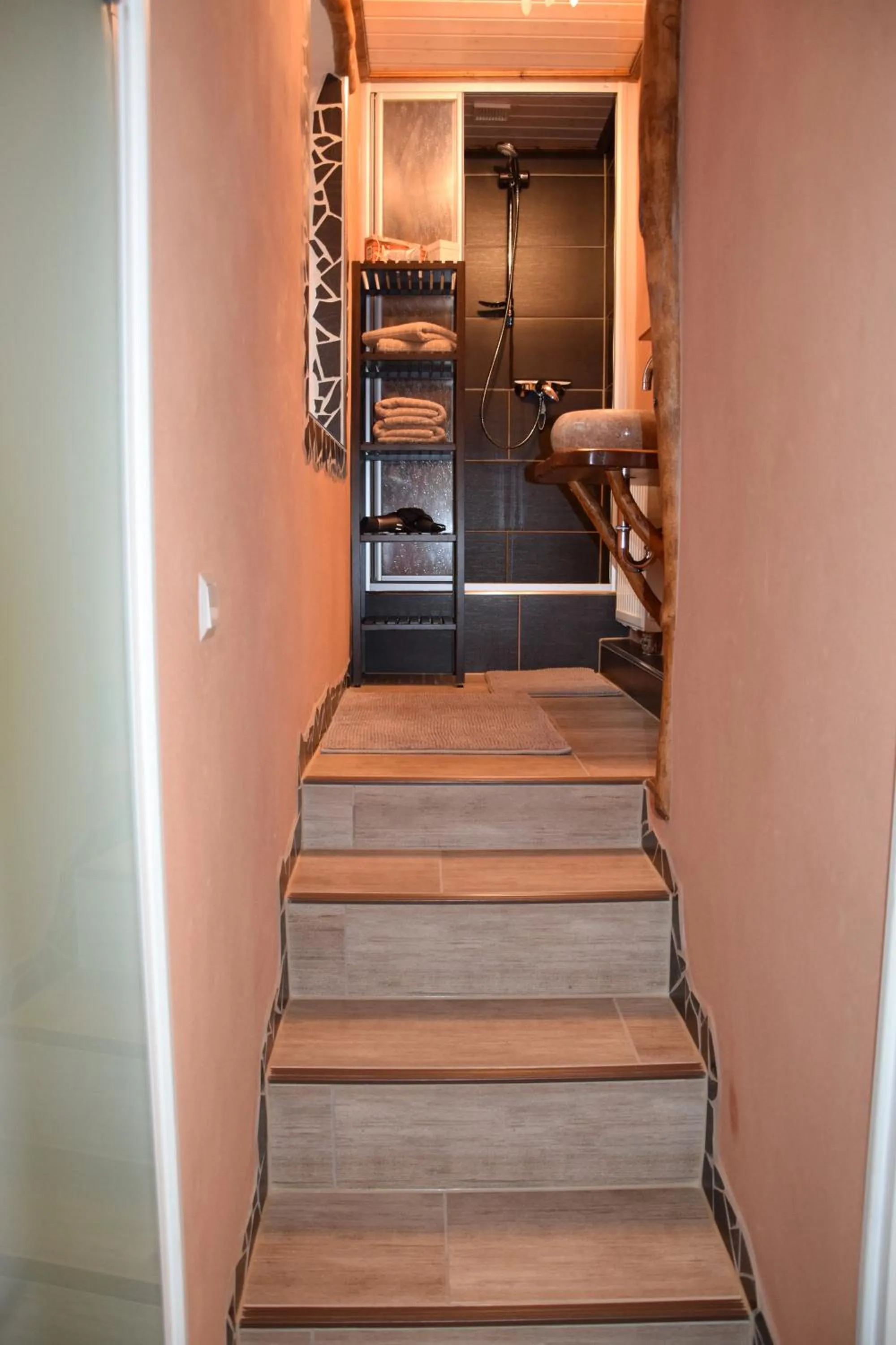 Shower, Bed in Ferienwohnung Könitz, Ricarda