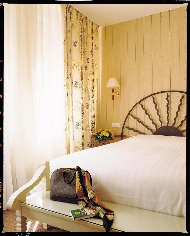 Bed in Hotel Restaurant "Le Strasbourg"