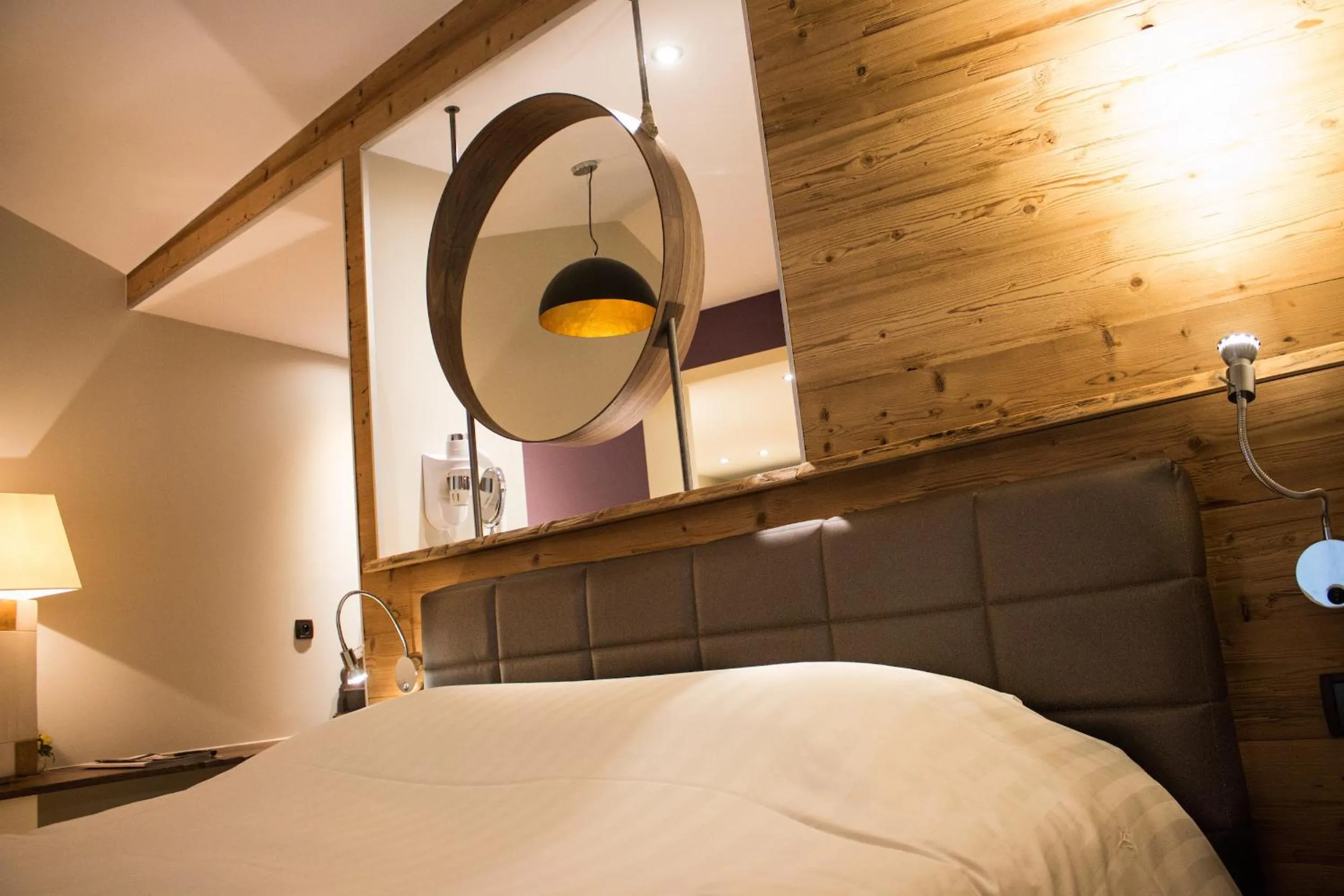 Bed in Hotel Restaurant "Le Strasbourg"