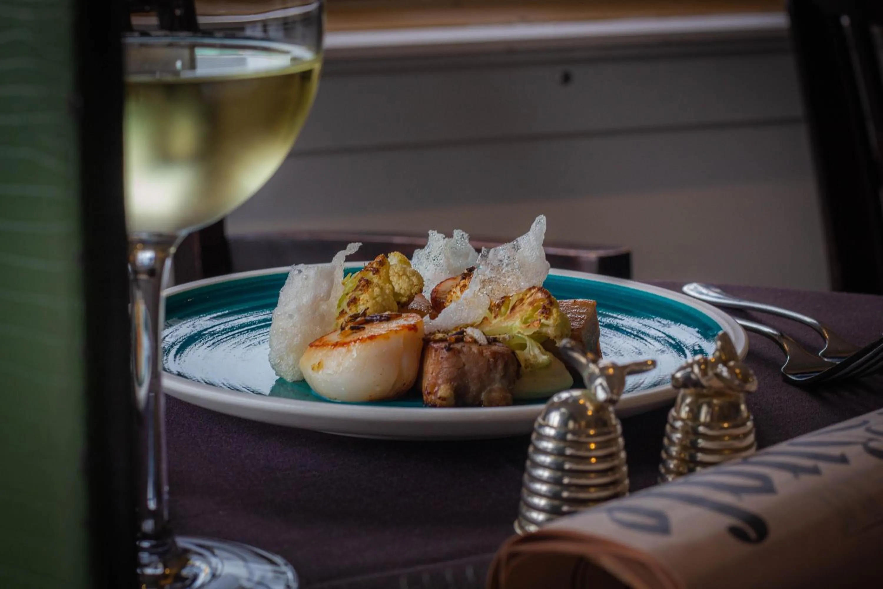 Restaurant/places to eat in Hotel Gotham