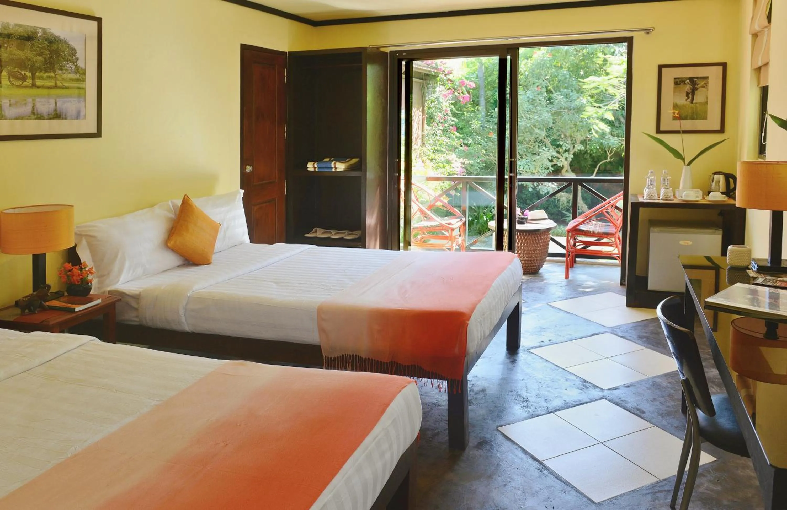 Garden view, Bed in The Cockatoo Nature Resort & Spa