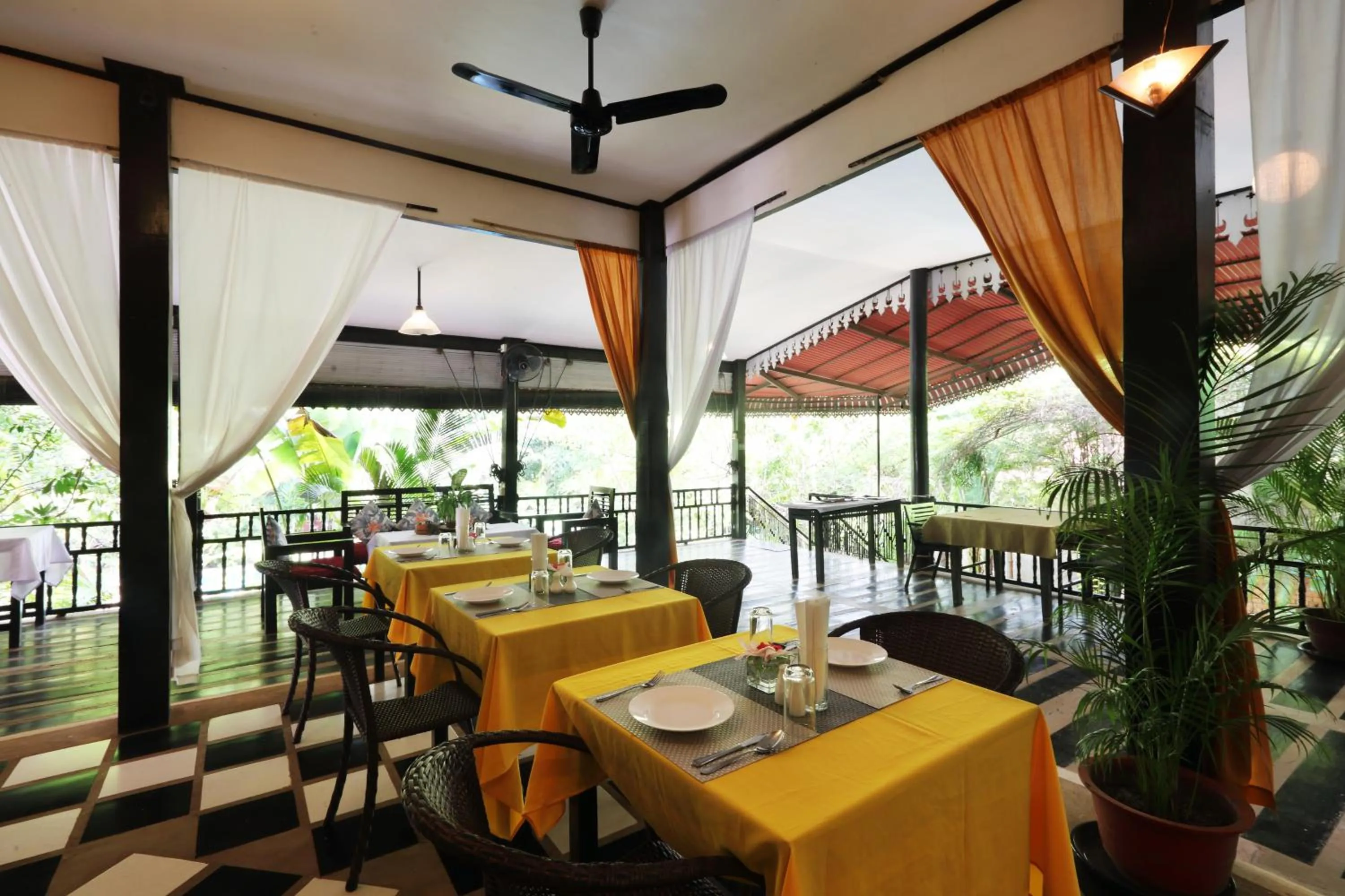 Restaurant/places to eat in The Cockatoo Nature Resort & Spa