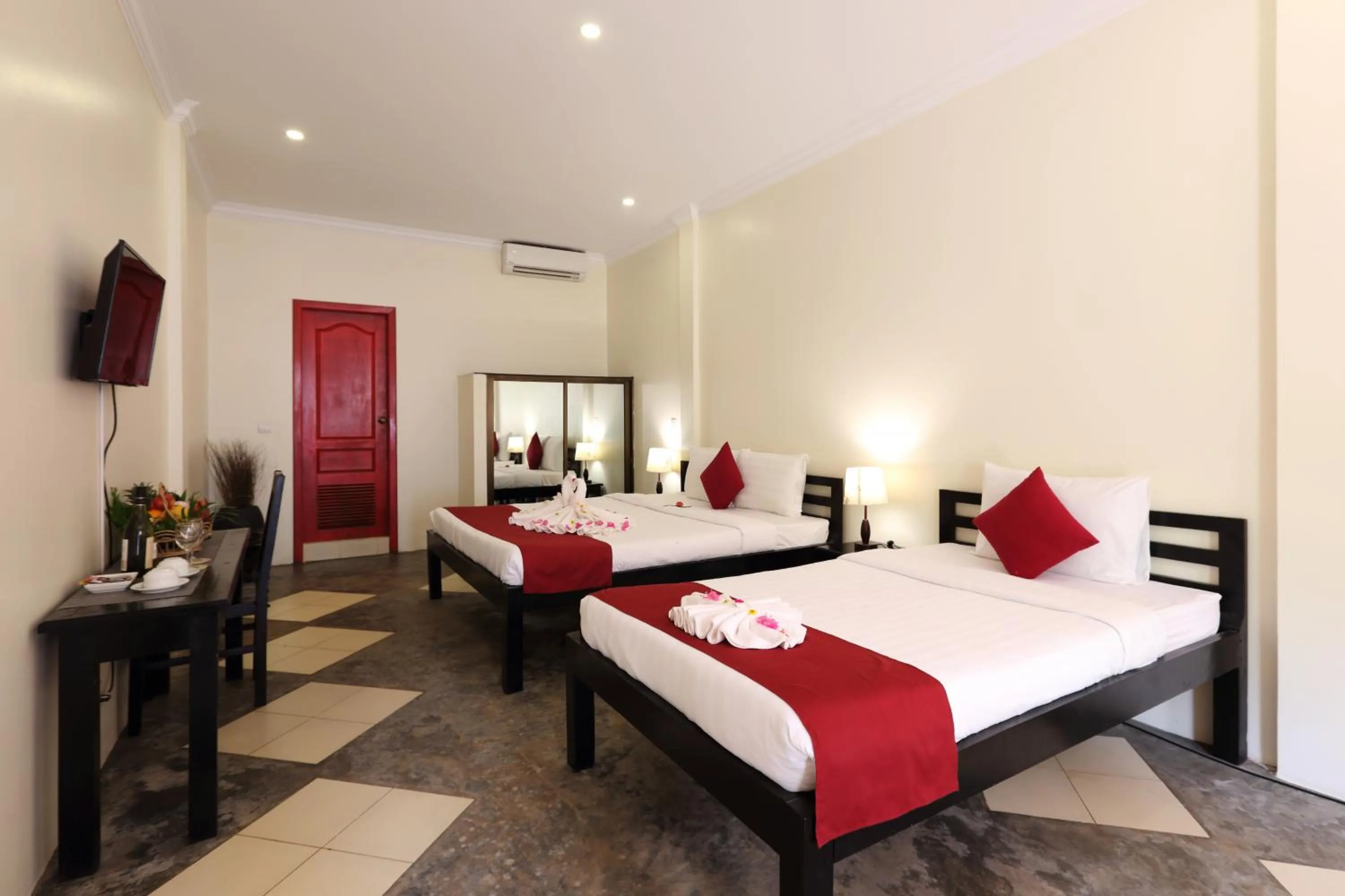 Living room, Bed in The Cockatoo Nature Resort & Spa