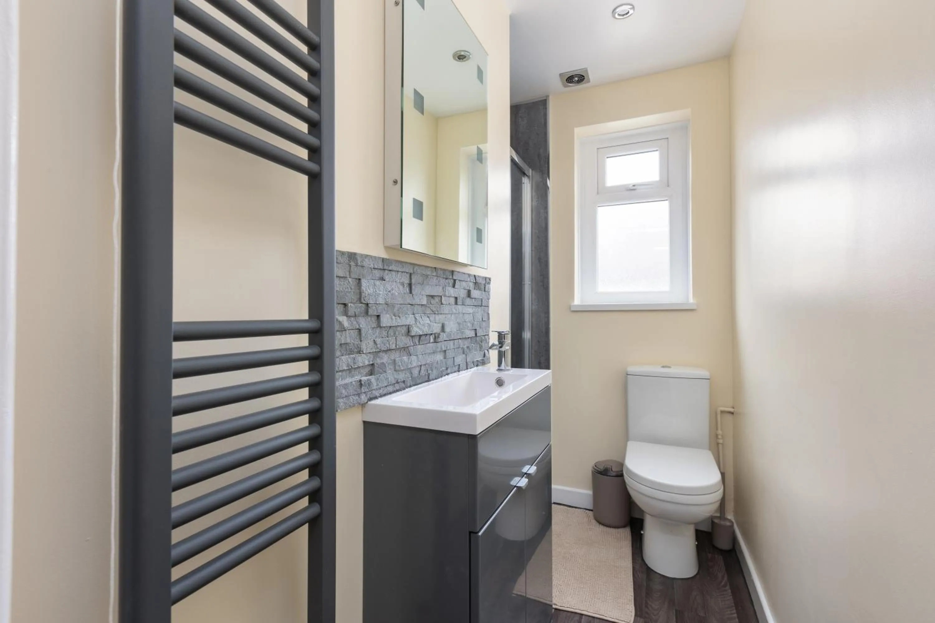 Shower in Beachcliffe Holiday Apartments