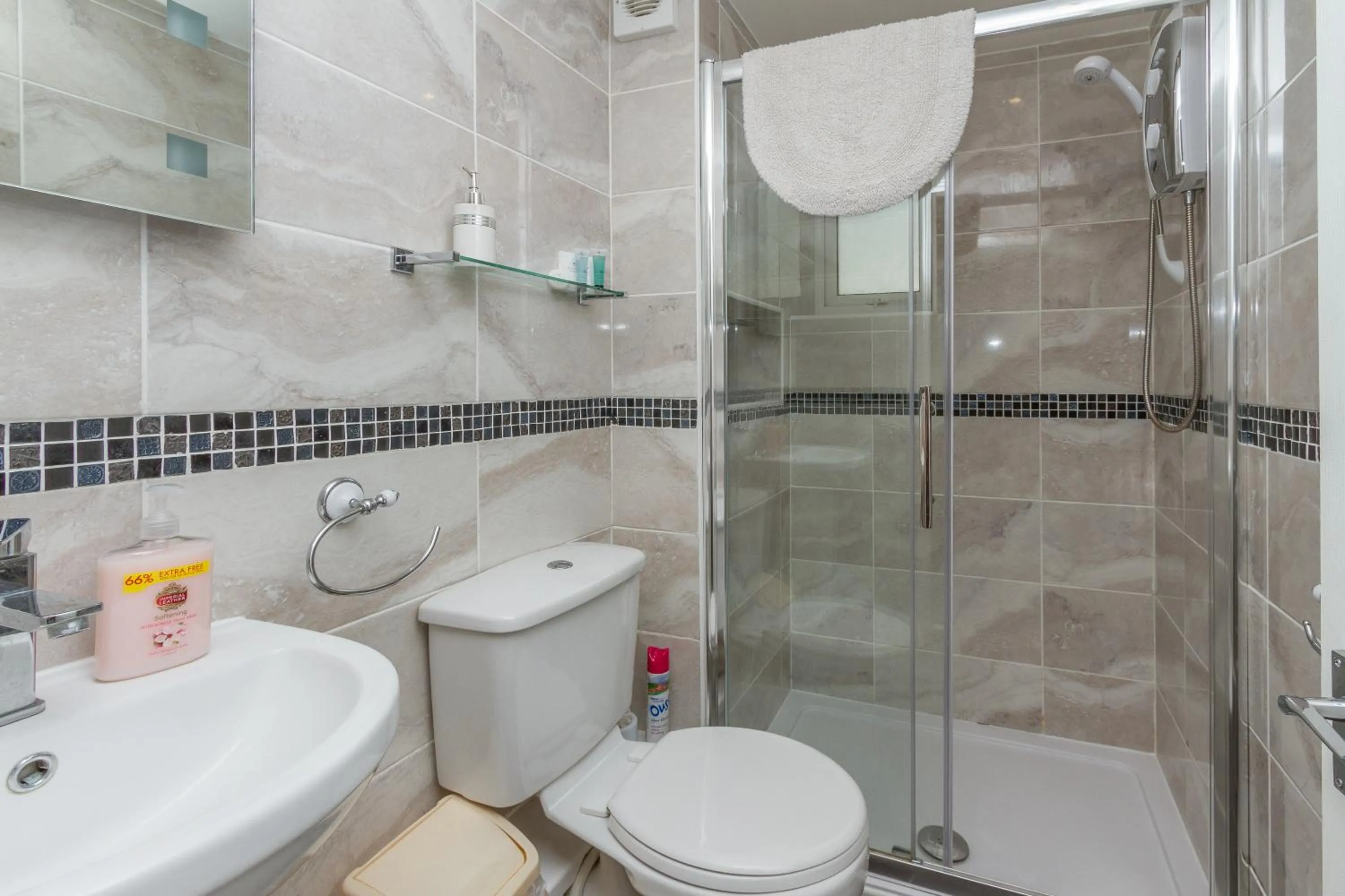 Shower in Beachcliffe Holiday Apartments