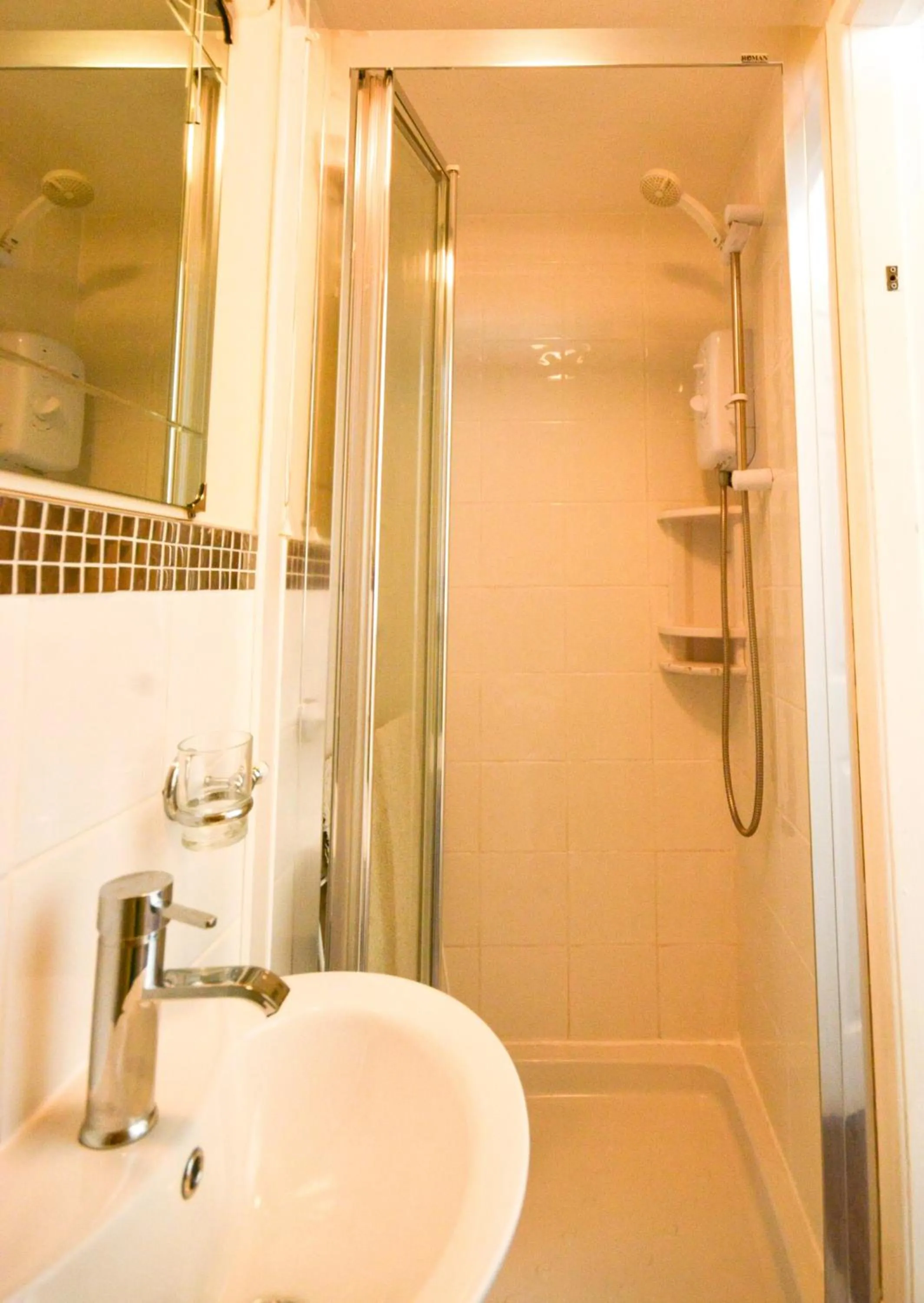 Shower in Beachcliffe Holiday Apartments