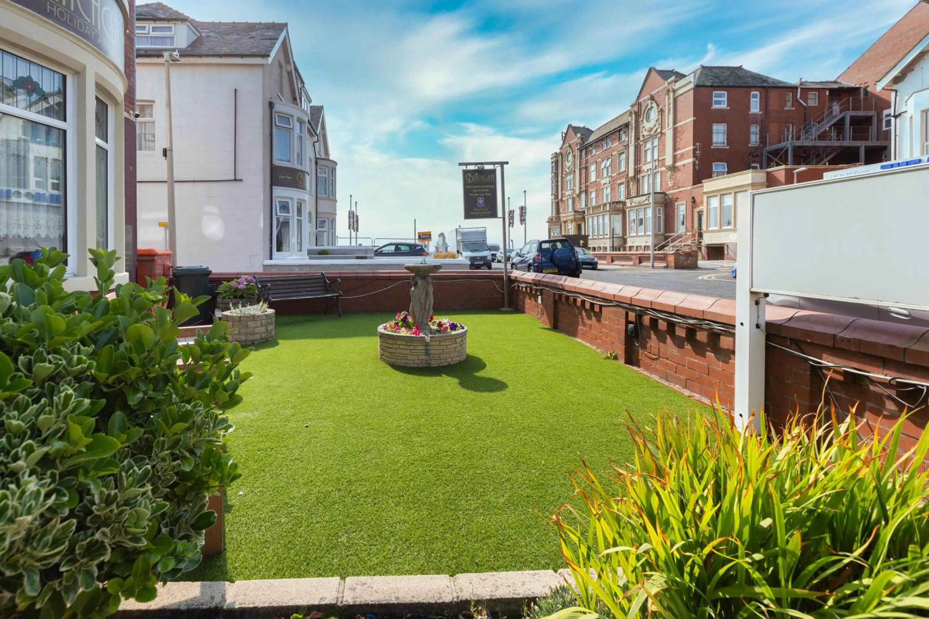 Property building in Beachcliffe Holiday Apartments