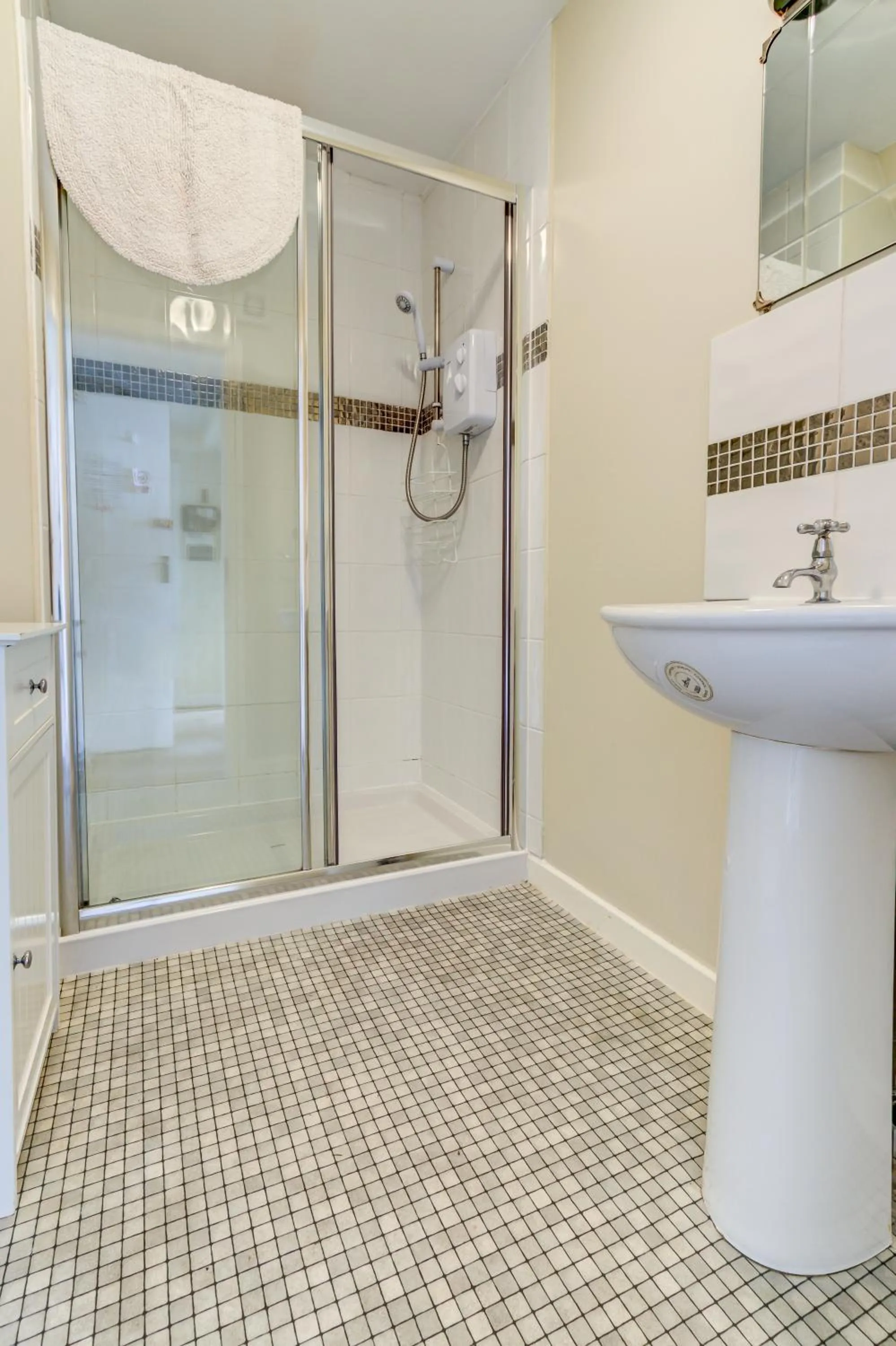 Shower in Beachcliffe Holiday Apartments