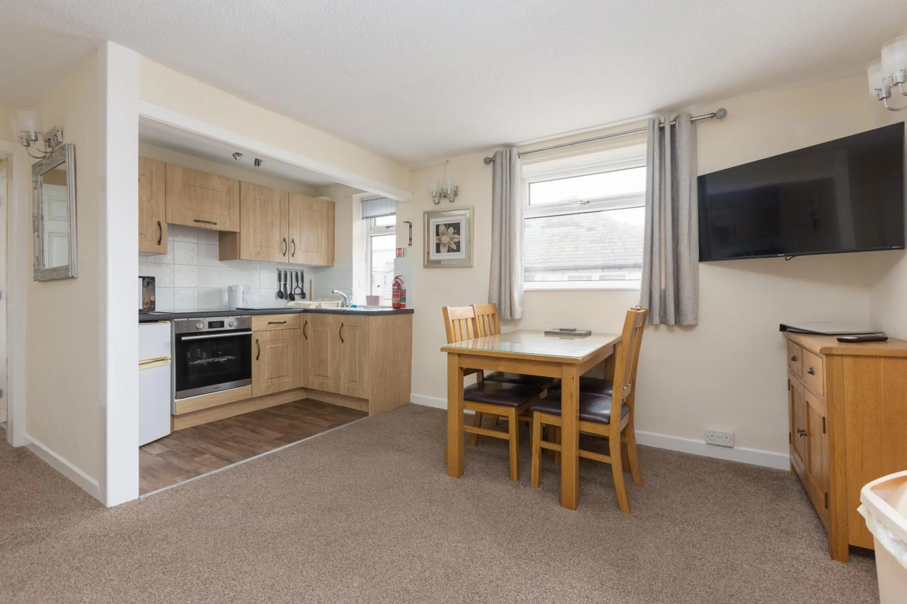 Dining area in Beachcliffe Holiday Apartments