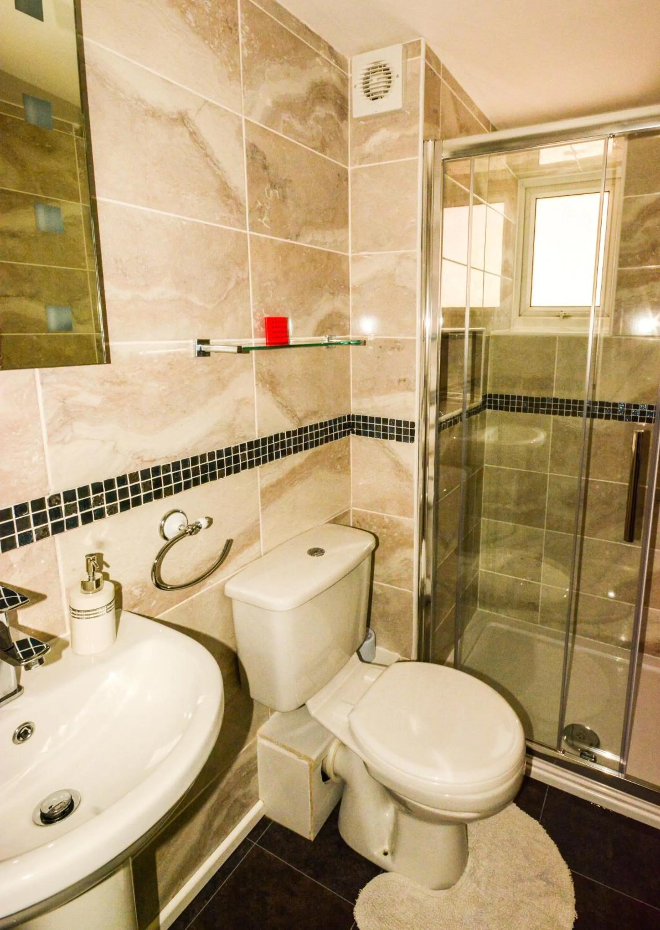 Shower in Beachcliffe Holiday Apartments
