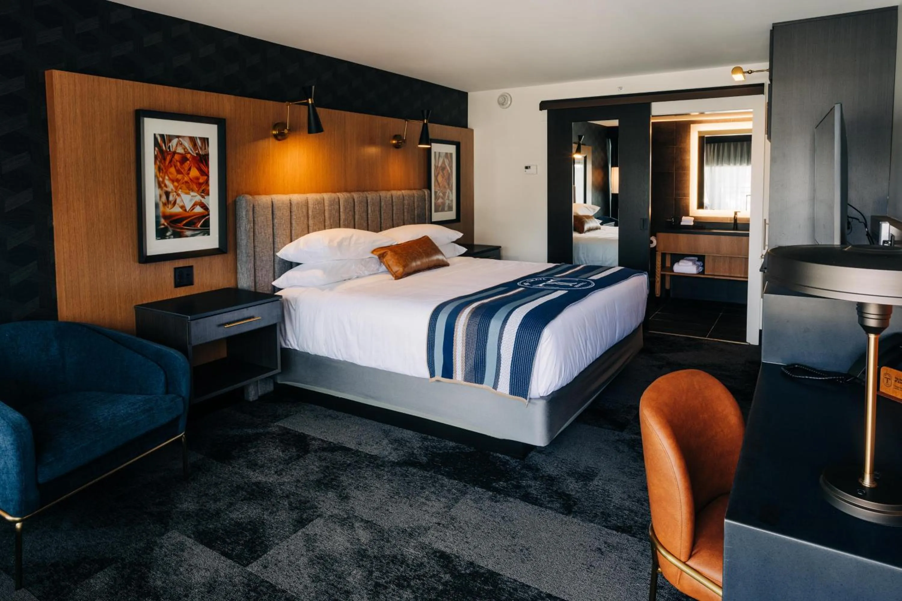 Bedroom, Bed in The Trail Hotel