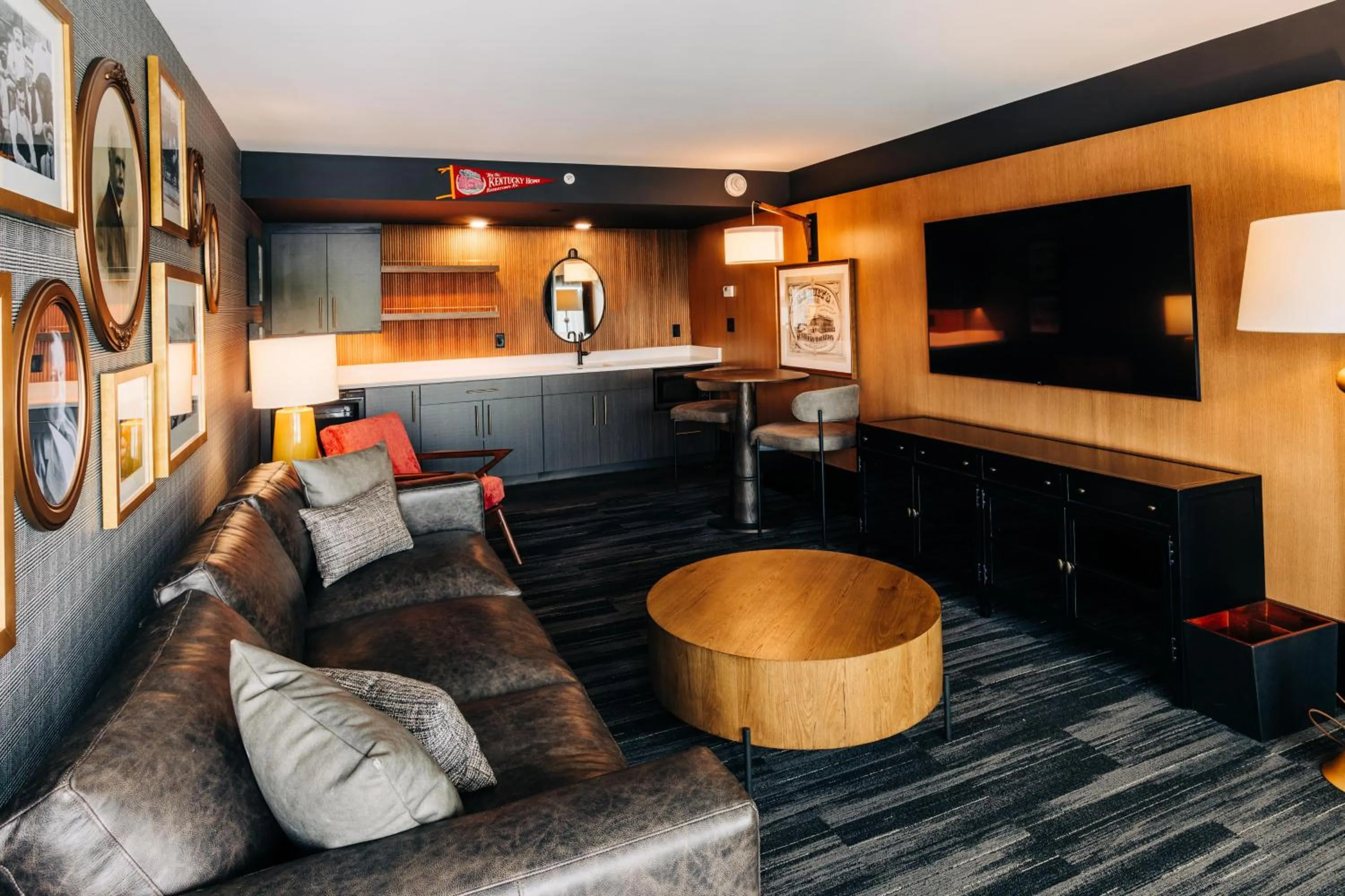 Living room in The Trail Hotel