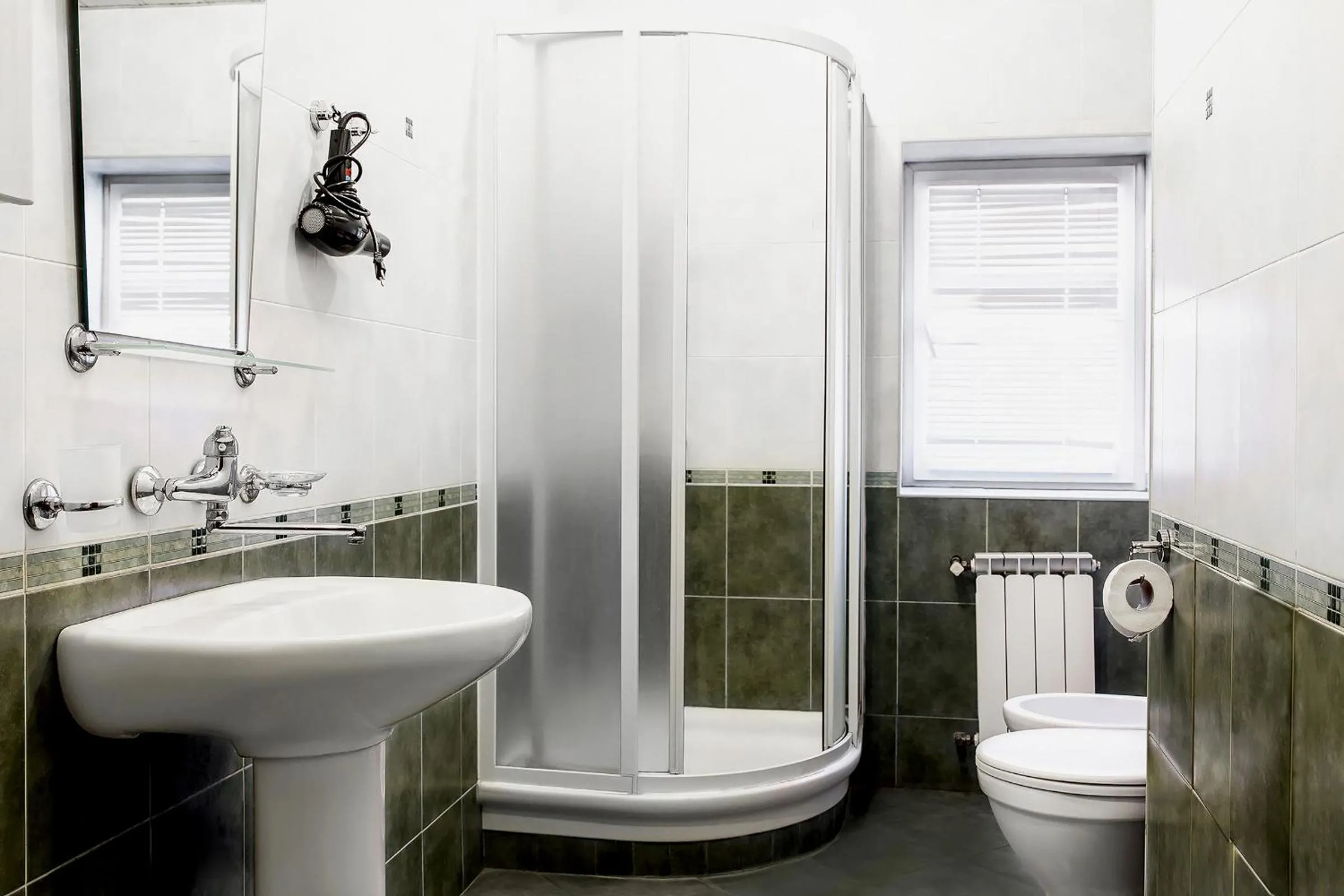 Bathroom in 2 Bedroom Apartment on Chaikovski street