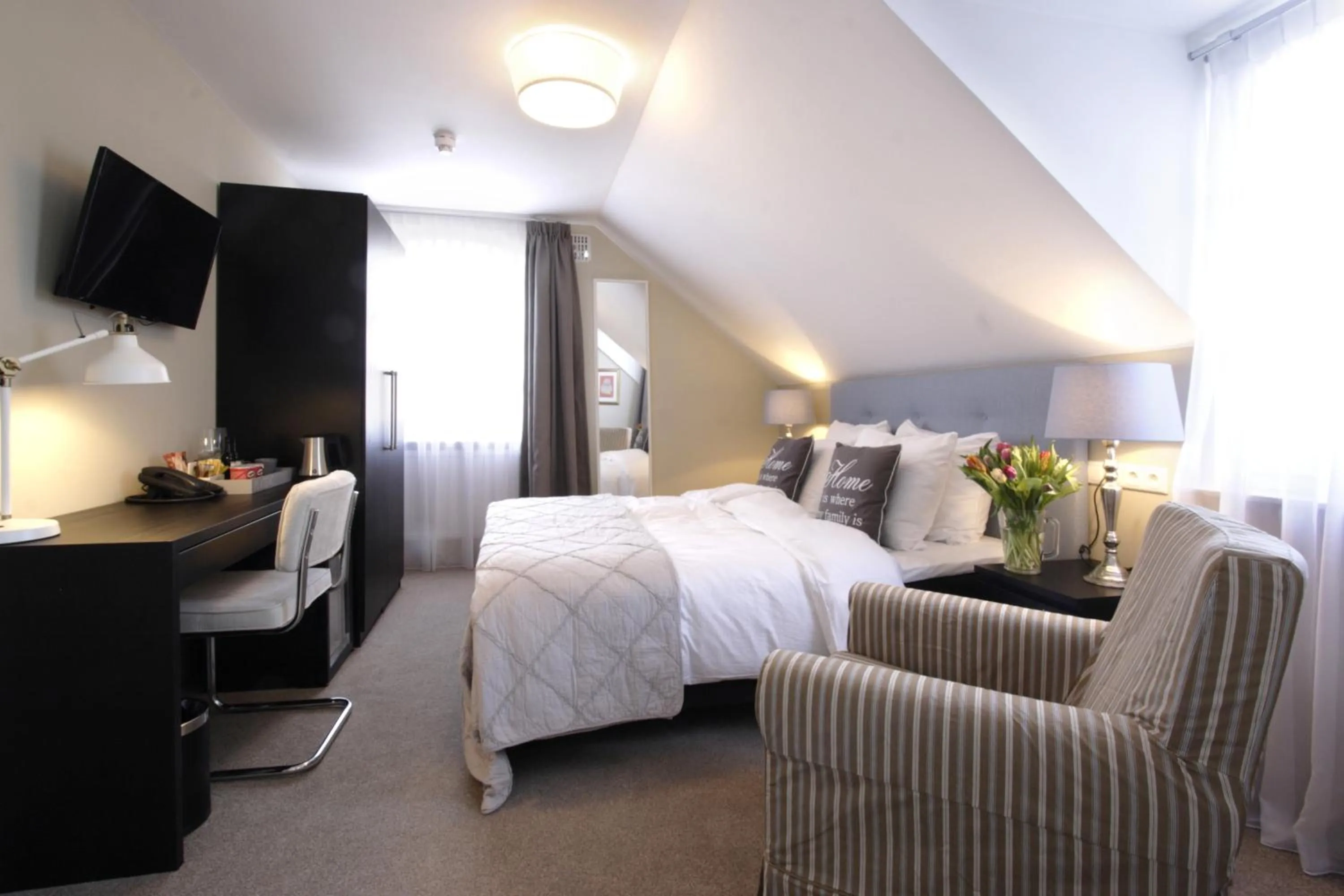 Photo of the whole room, Bed in In de Witte Dame Hotel Bar Kitchen Apartments