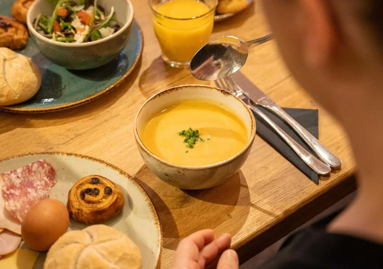 Lunch in In de Witte Dame Hotel Bar Kitchen Apartments