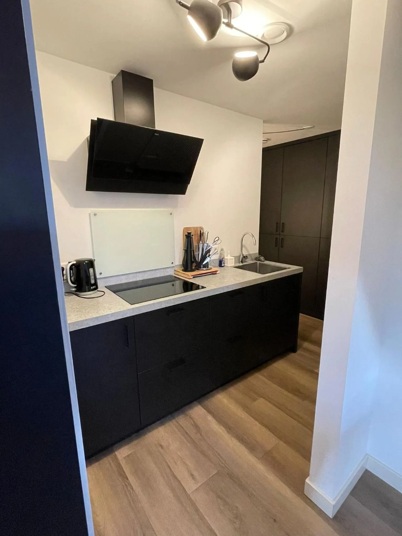 Kitchen or kitchenette in In de Witte Dame Hotel Bar Kitchen Apartments