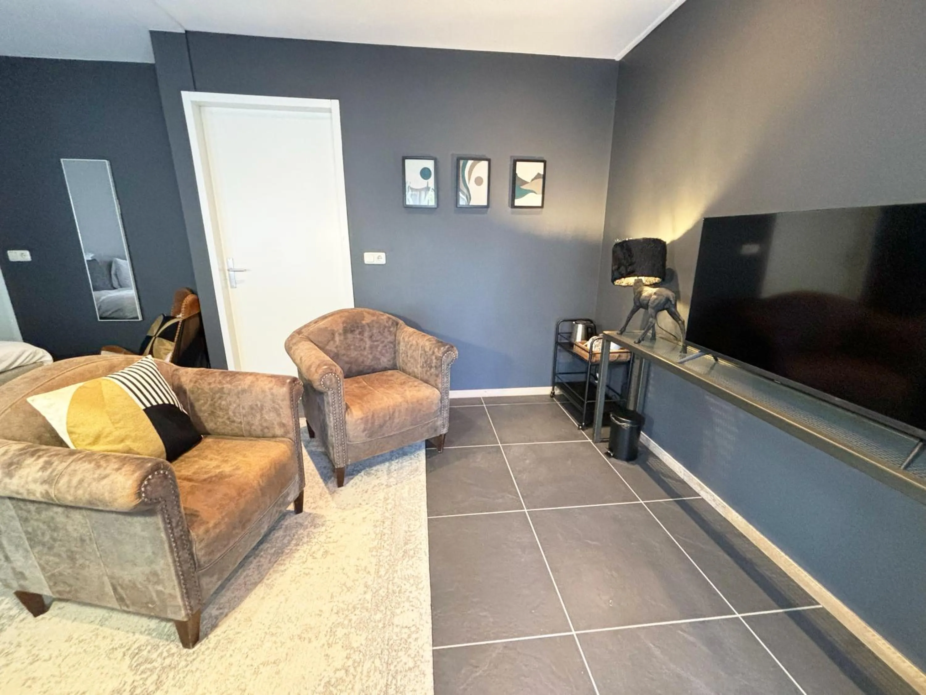 Seating area in In de Witte Dame Hotel Bar Kitchen Apartments