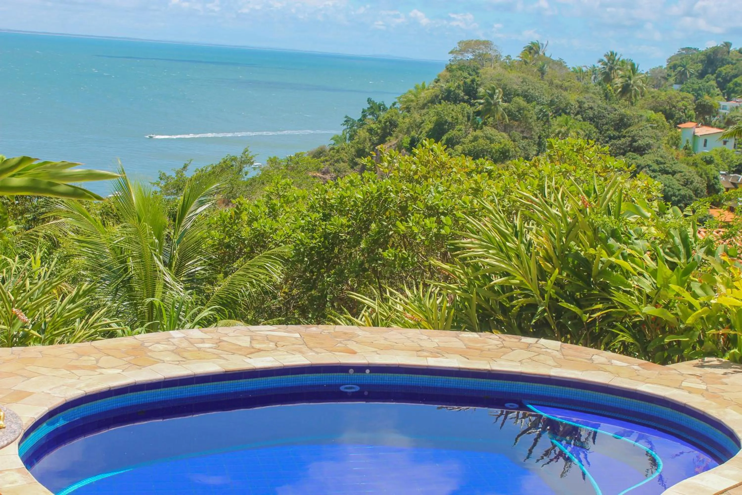 Pool view in Pousada Colibri