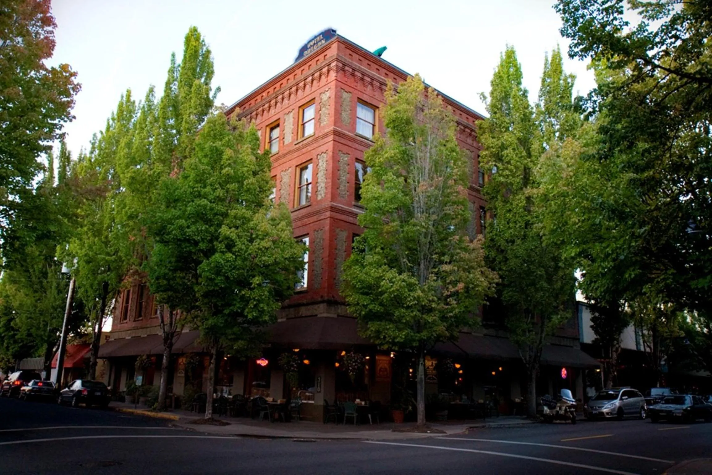 Facade/entrance in McMenamins Hotel Oregon
